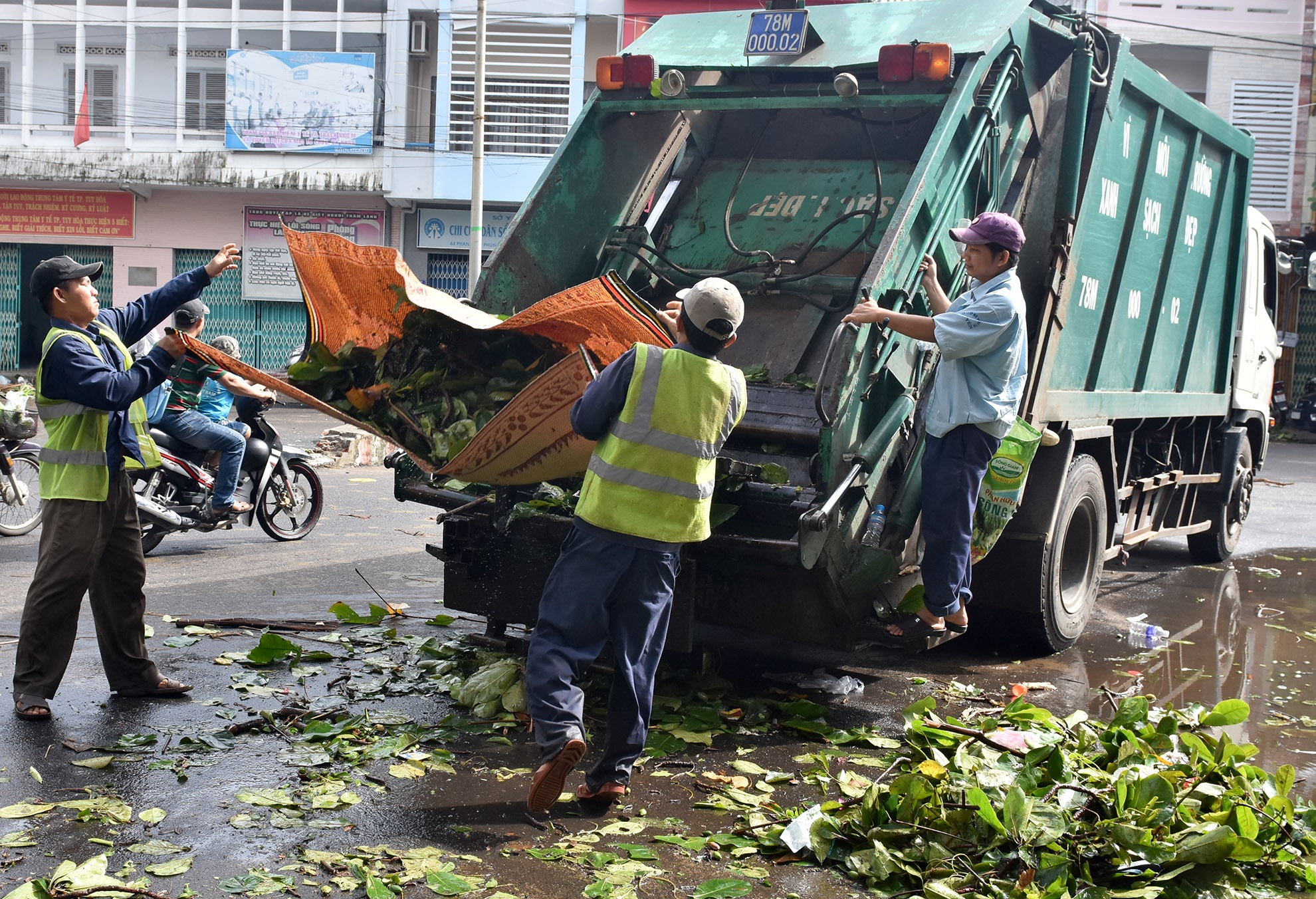 Phu Yen khac phuc hau qua con bao so 12 anh 3