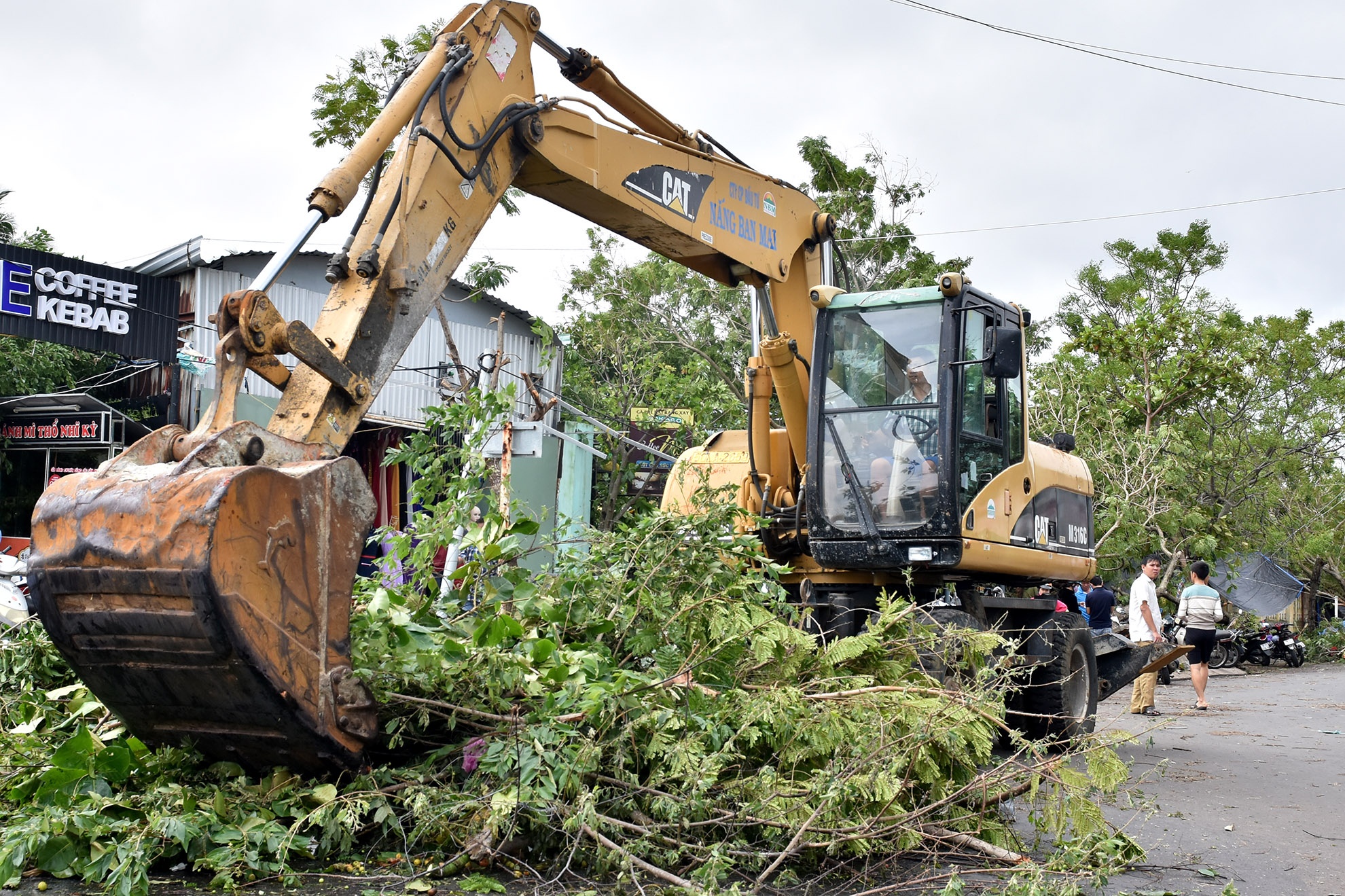 Phu Yen khac phuc hau qua con bao so 12 anh 4