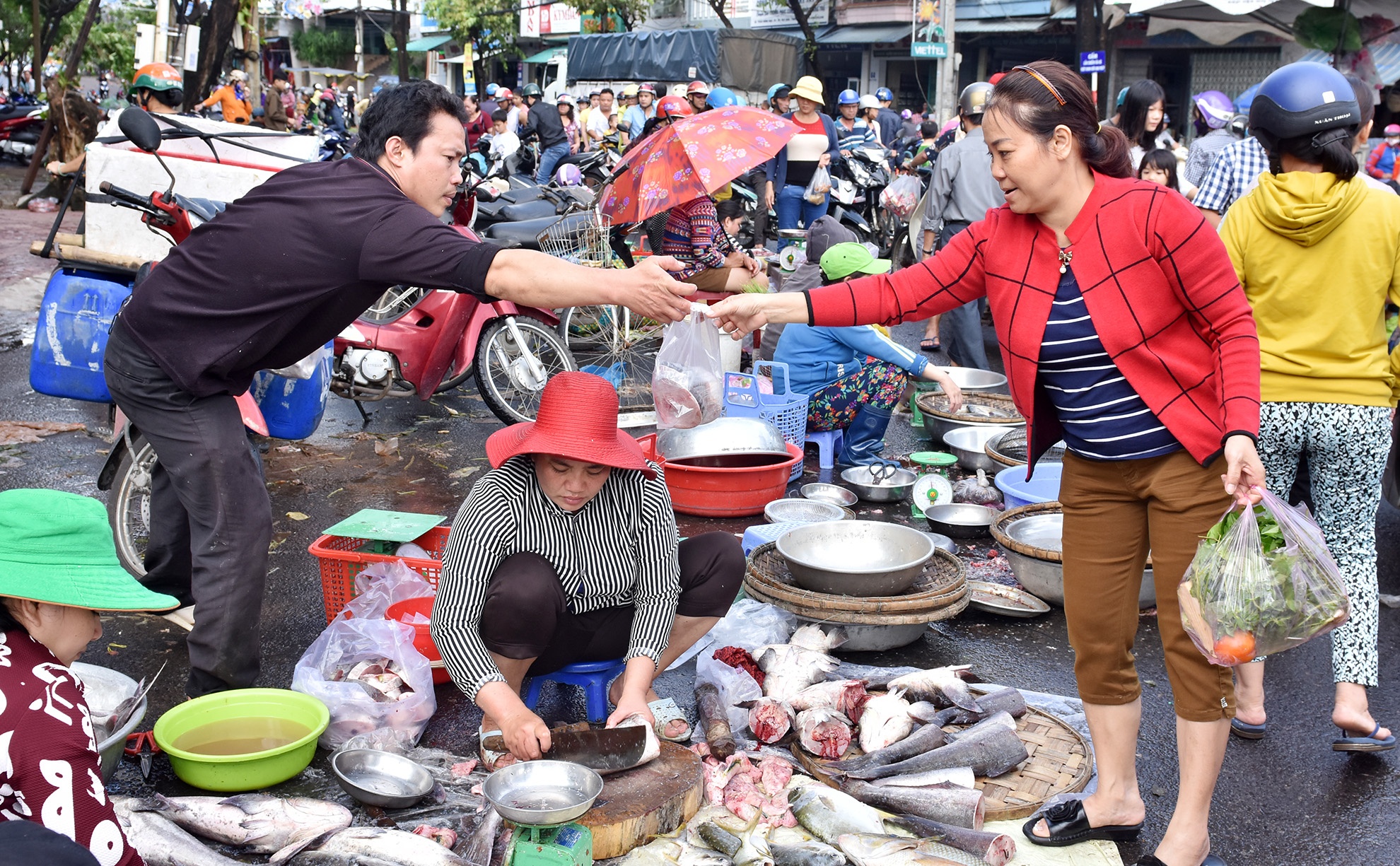 Hang tram tieu thuong Phu Yen doi cho anh 6