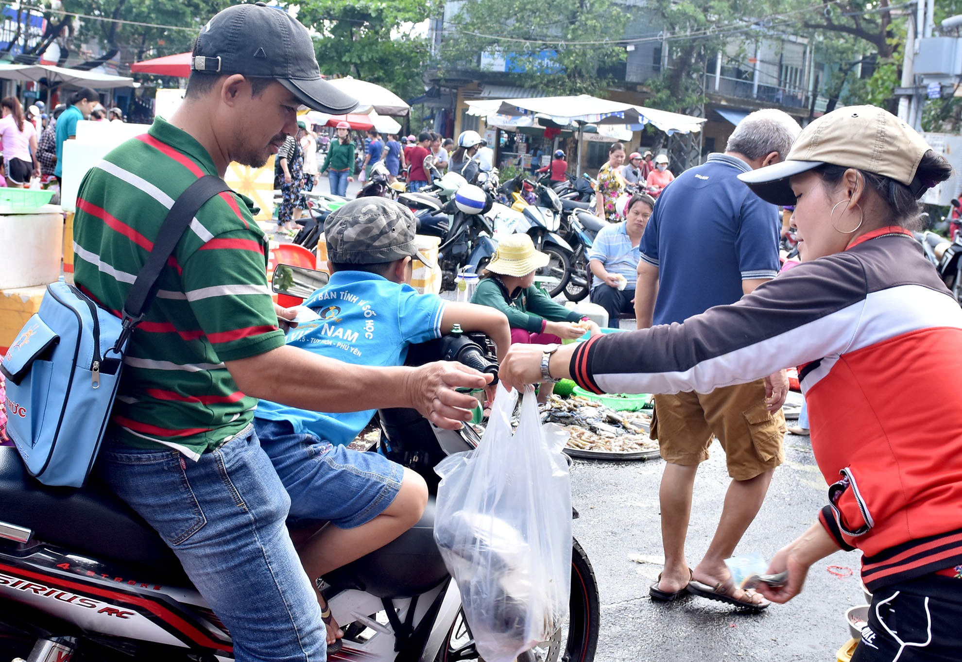 Hang tram tieu thuong Phu Yen doi cho anh 7