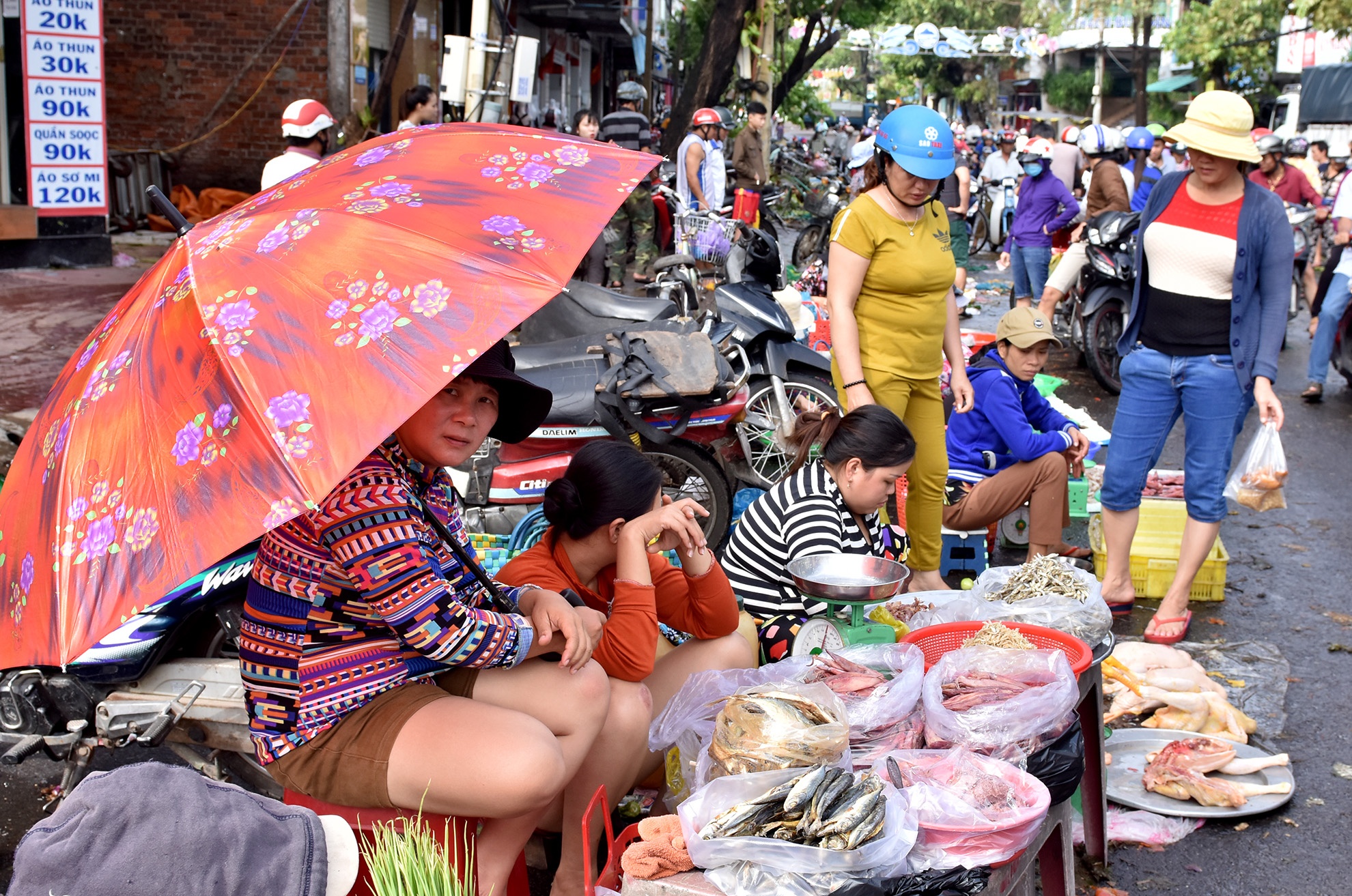 Hang tram tieu thuong Phu Yen doi cho anh 5