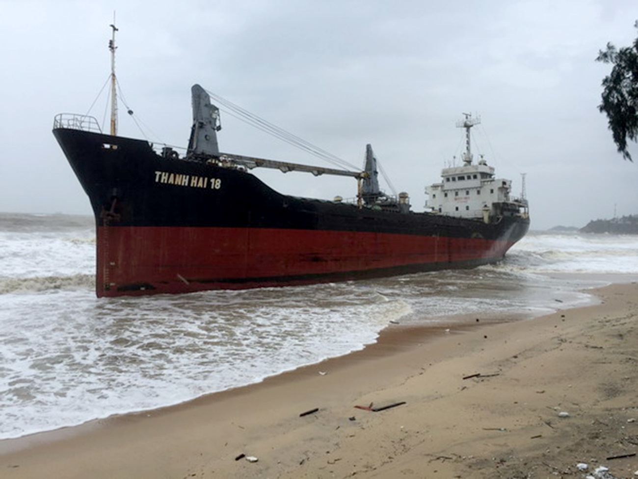 Cứu sống thuyền viên ảnh 2 Cuu song thuyen vien anh 2