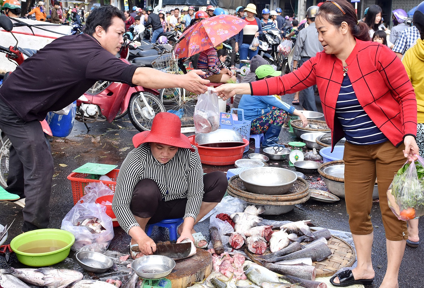 Anh huong bao so 12, cuoc song hang tram tieu thuong dao lon hinh anh