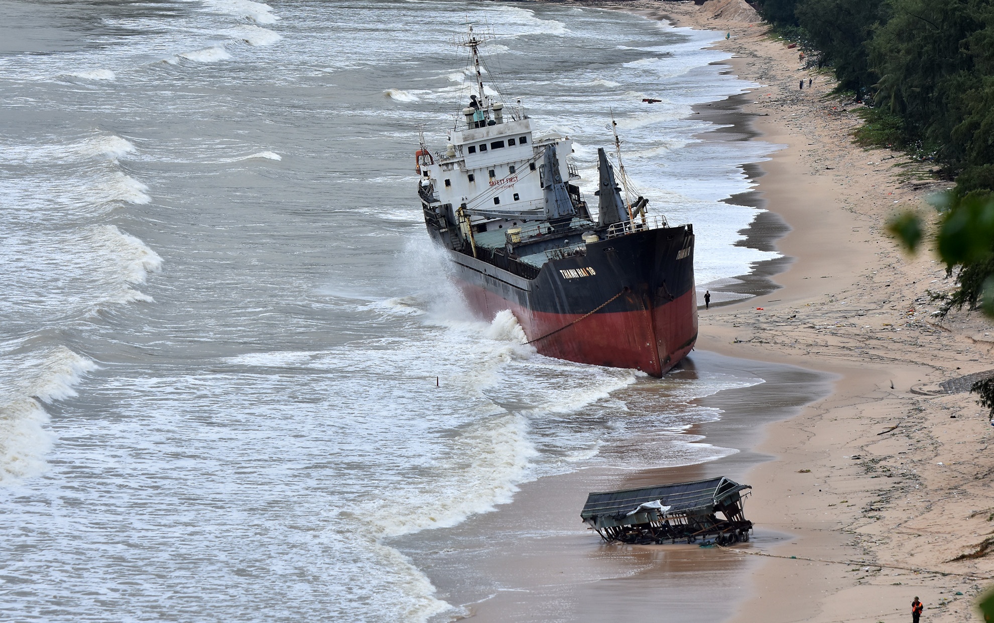 Chìm tàu hàng ở Bình Định ảnh 1 Chim tau hang o Binh Dinh anh 1