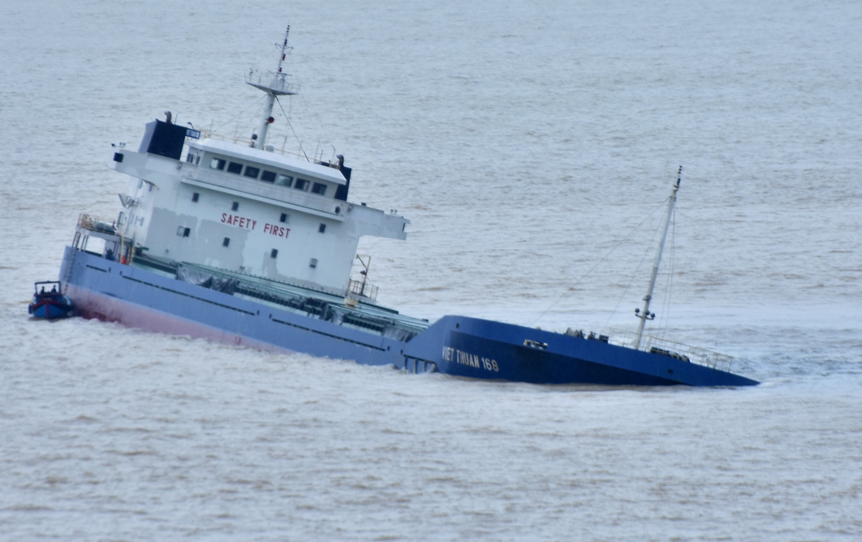 Tai nan hang hai lon nhat tu truoc den nay: 8 tau chim, 10 nguoi chet hinh anh
