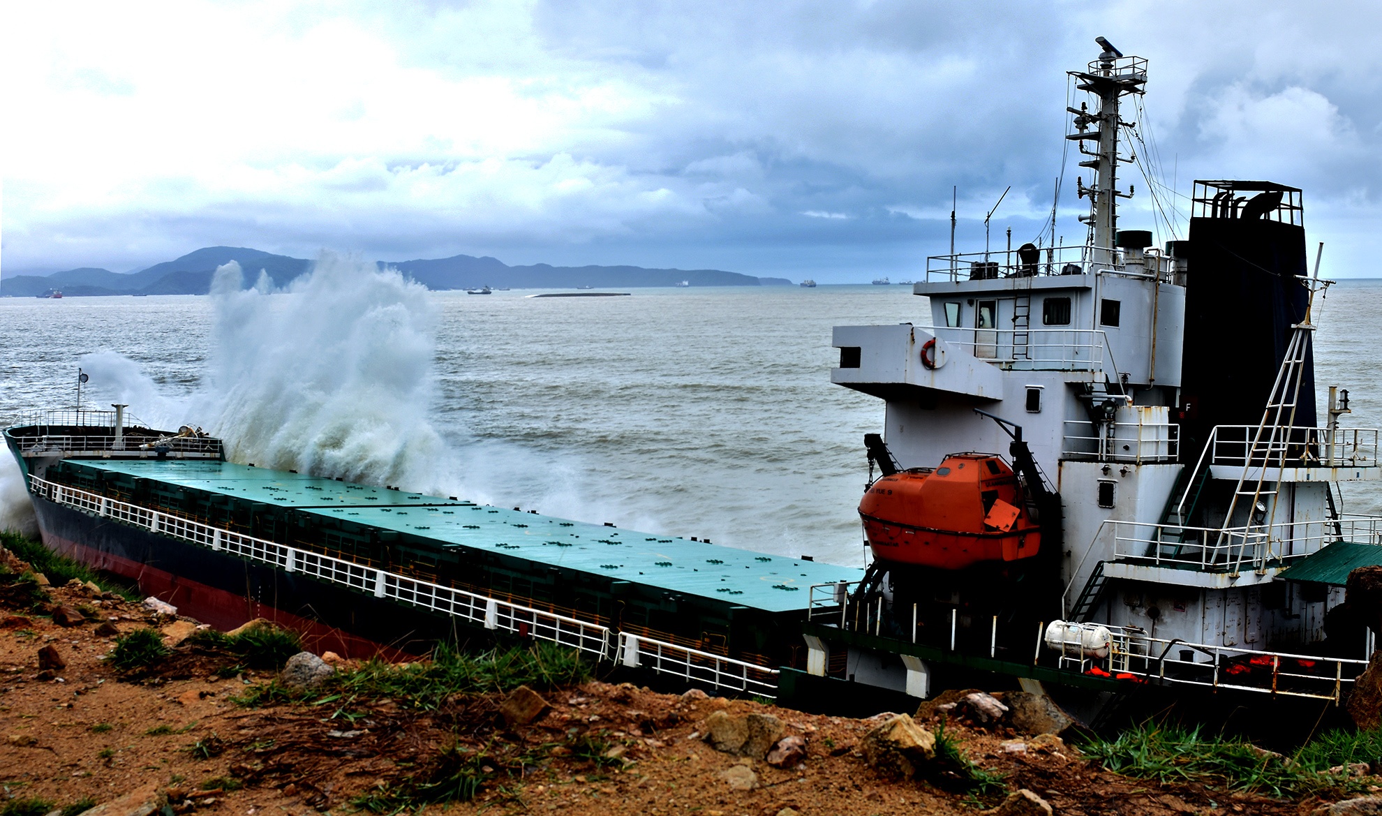 Chu tau hang gap nan thua nhan chu quan truoc con bao so 12 hinh anh