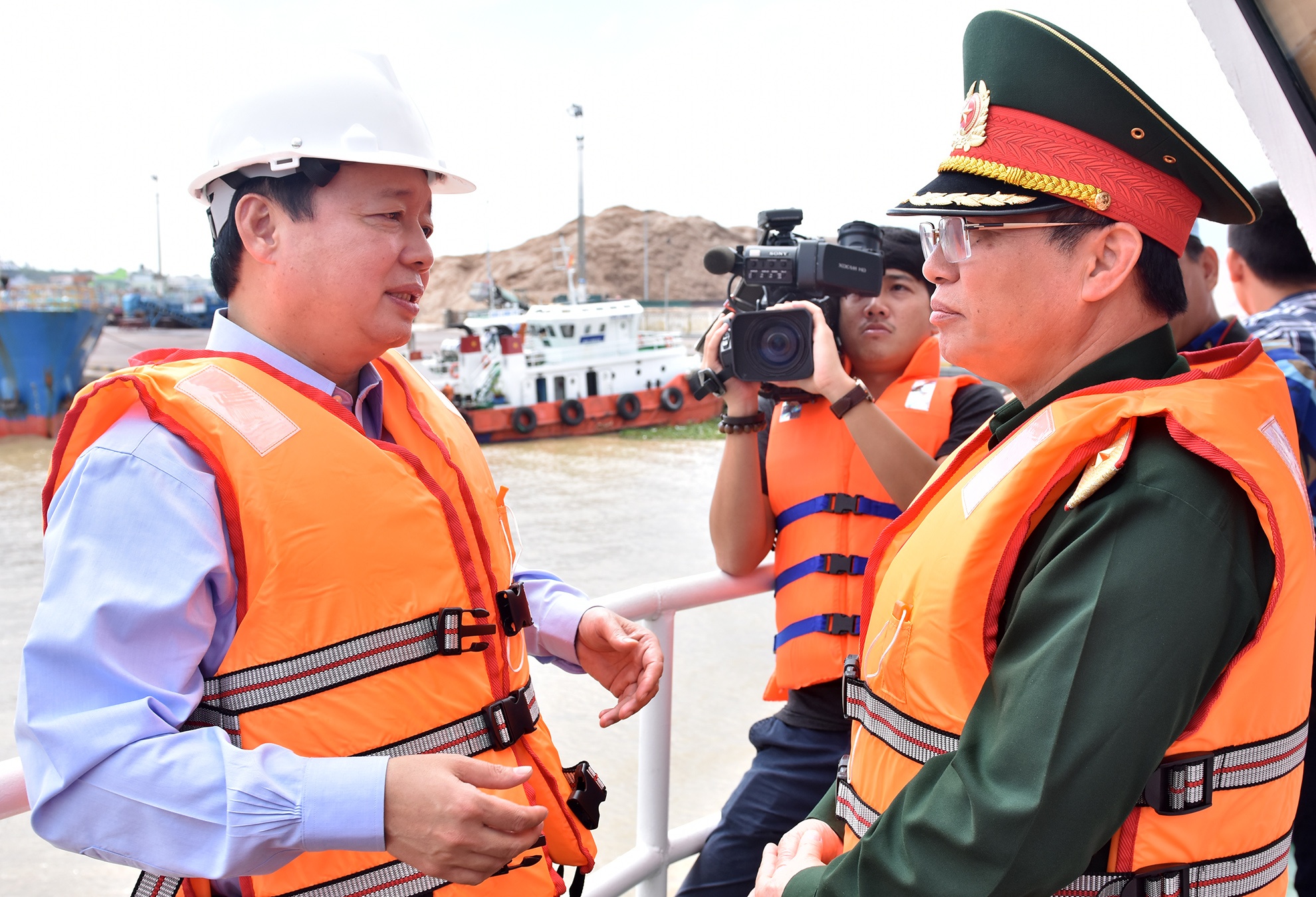 Bo truong Bo Tai nguyen & Moi truong ung pho su co dau tran anh 1