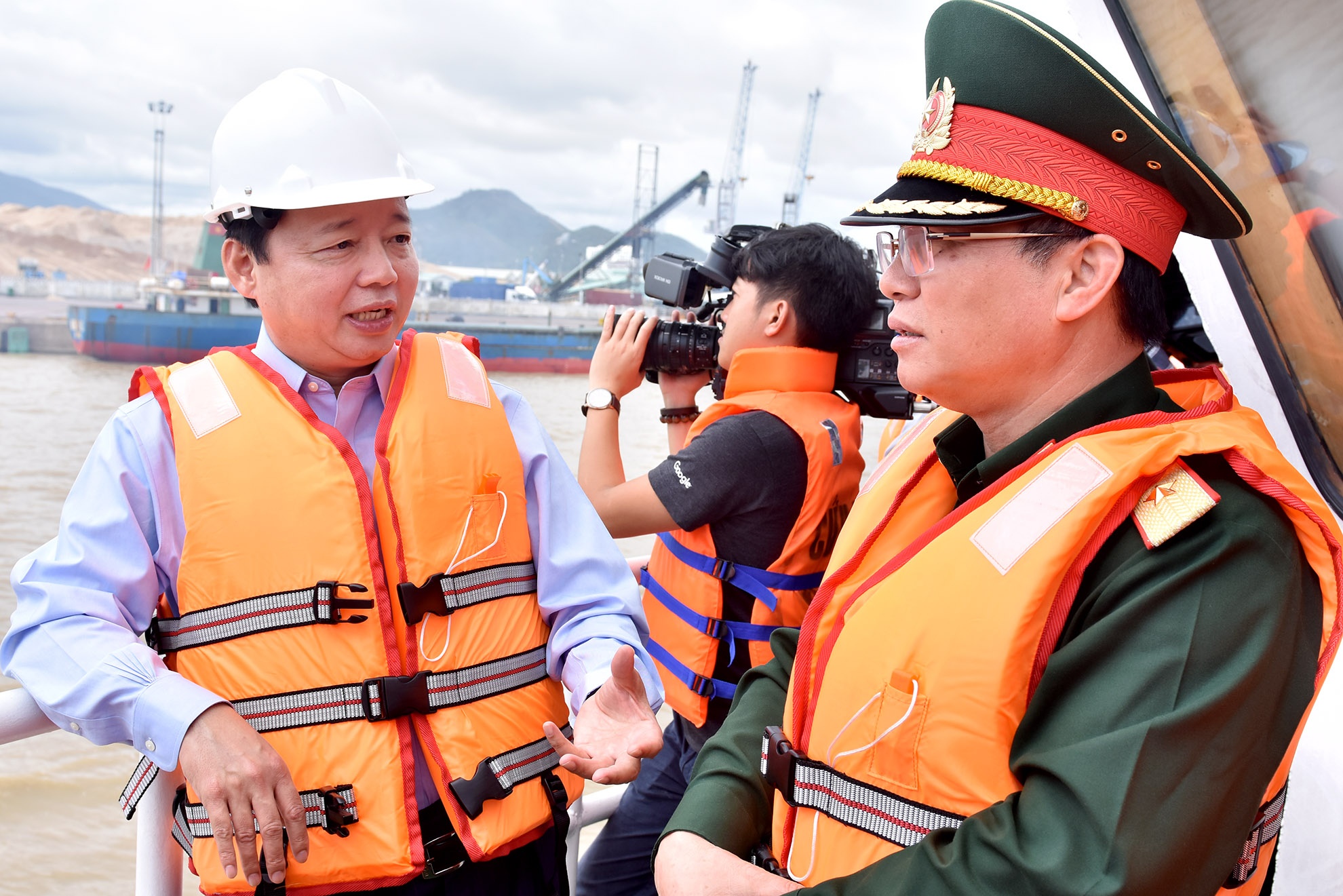 'Nghia dia' tau hang chim: Nguy co gay o nhiem cho nhieu tinh hinh anh