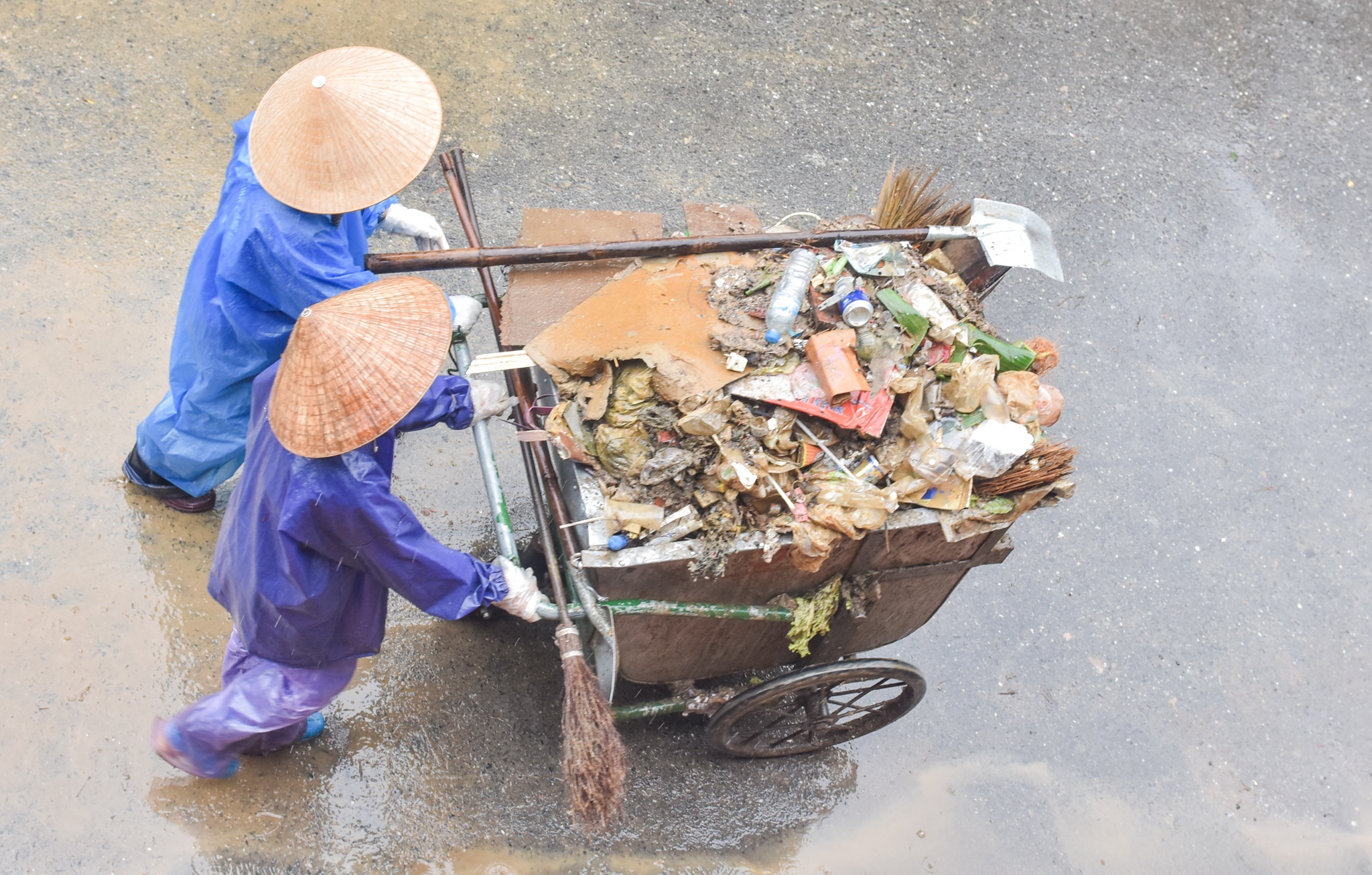 Canh sat chua chay don bun sau lu phuc vu APEC anh 11