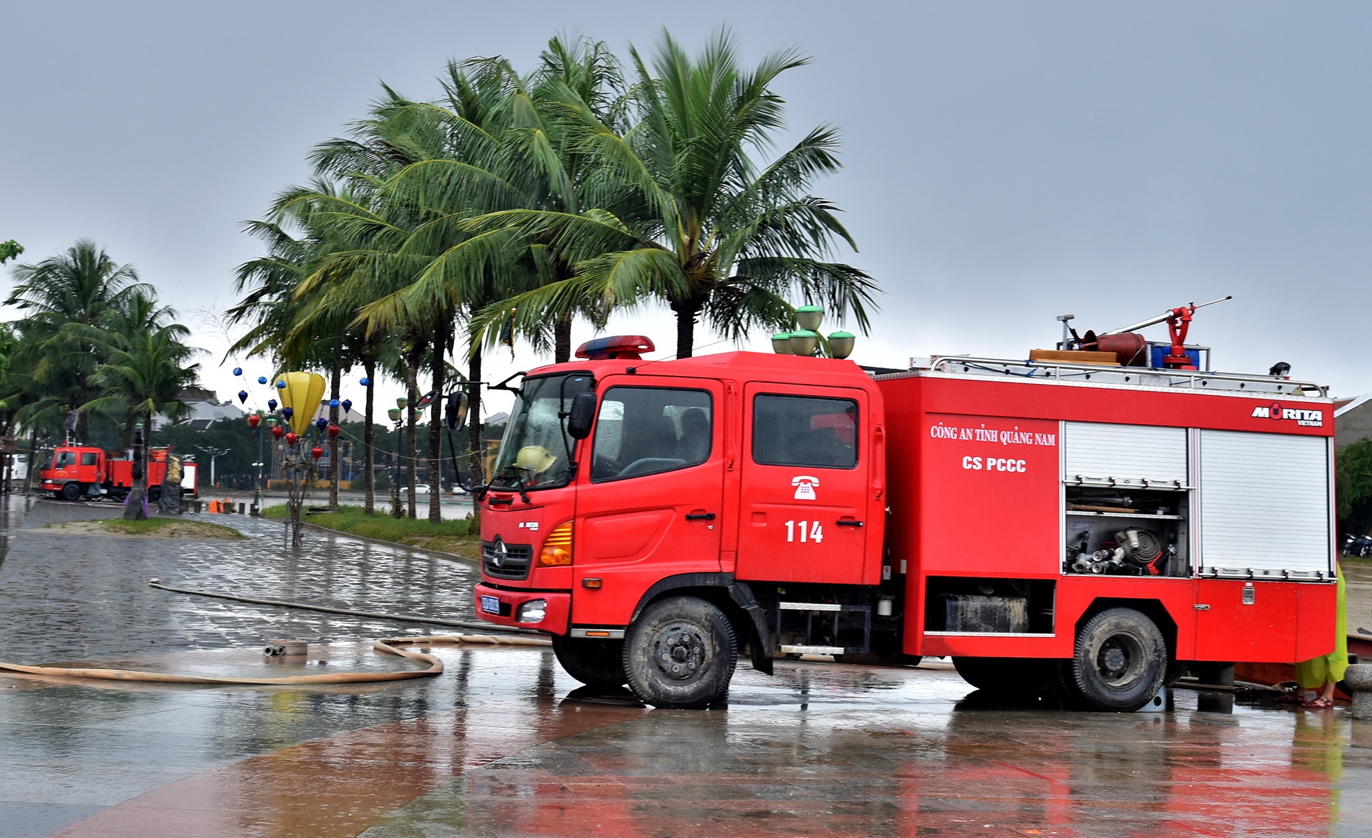 Canh sat chua chay don bun sau lu phuc vu APEC anh 2