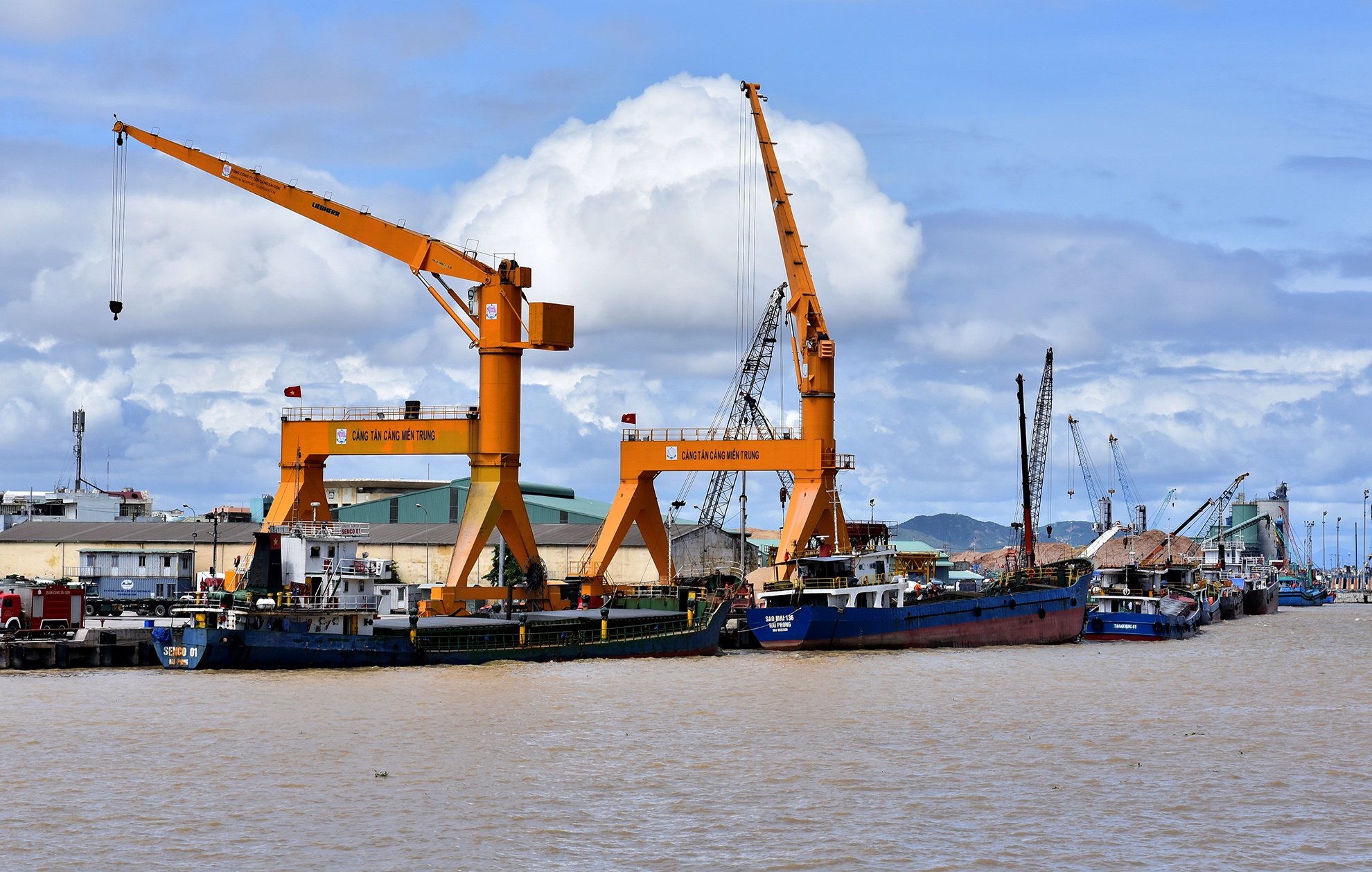 Nhận chìm bùn,  cát xuống biển miền Trung  ảnh 2 Nhan chim bun,  cat xuong bien mien Trung anh 2