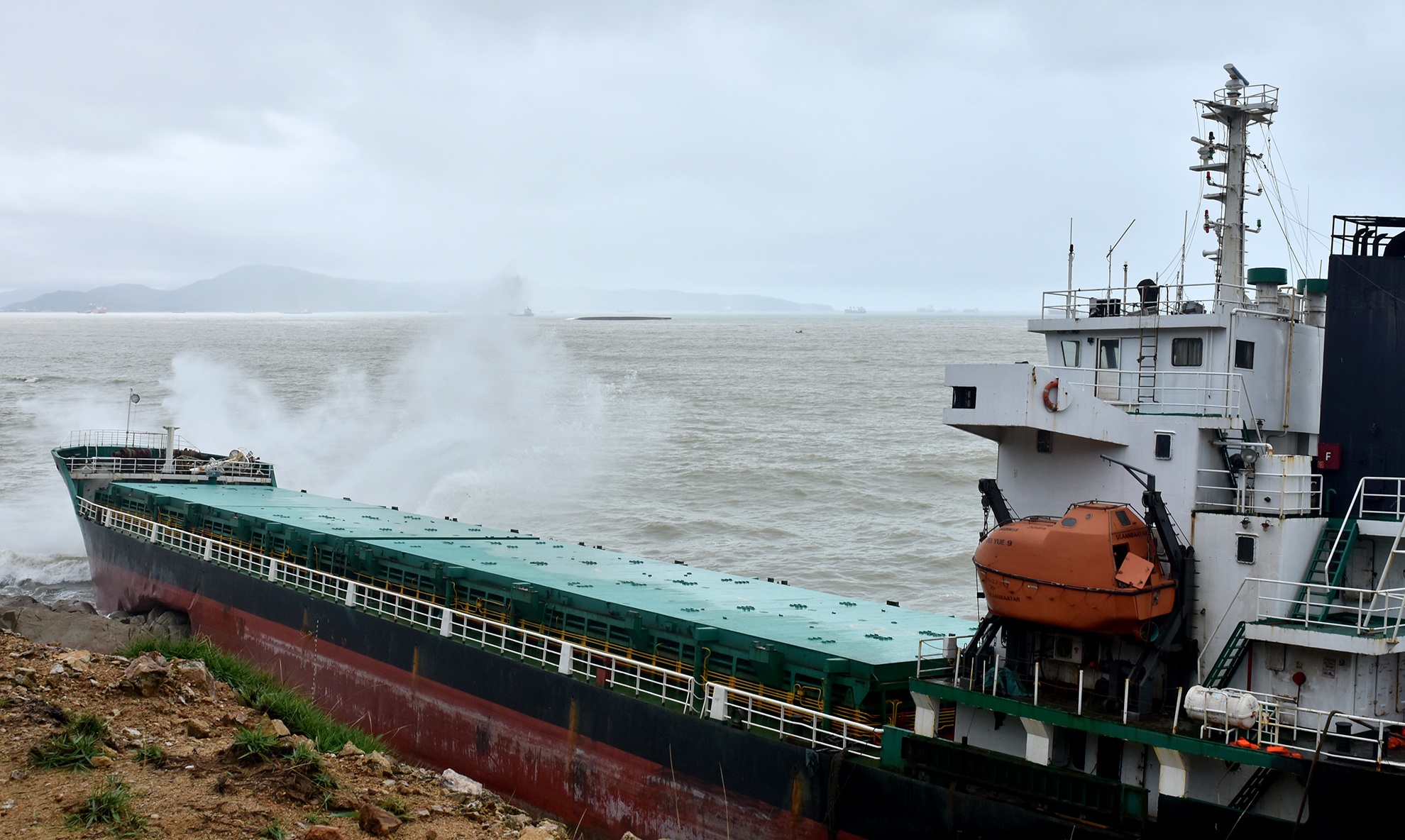 Binh Dinh lo ngai su co tran dau sau bao so 12 hinh anh