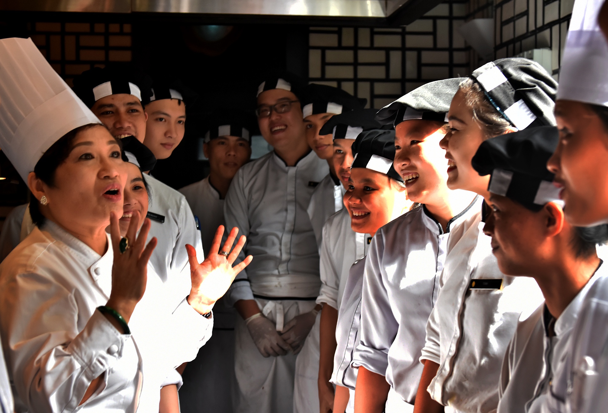 Ba me con cung vao bep phuc vu lanh dao cap cao APEC anh 3