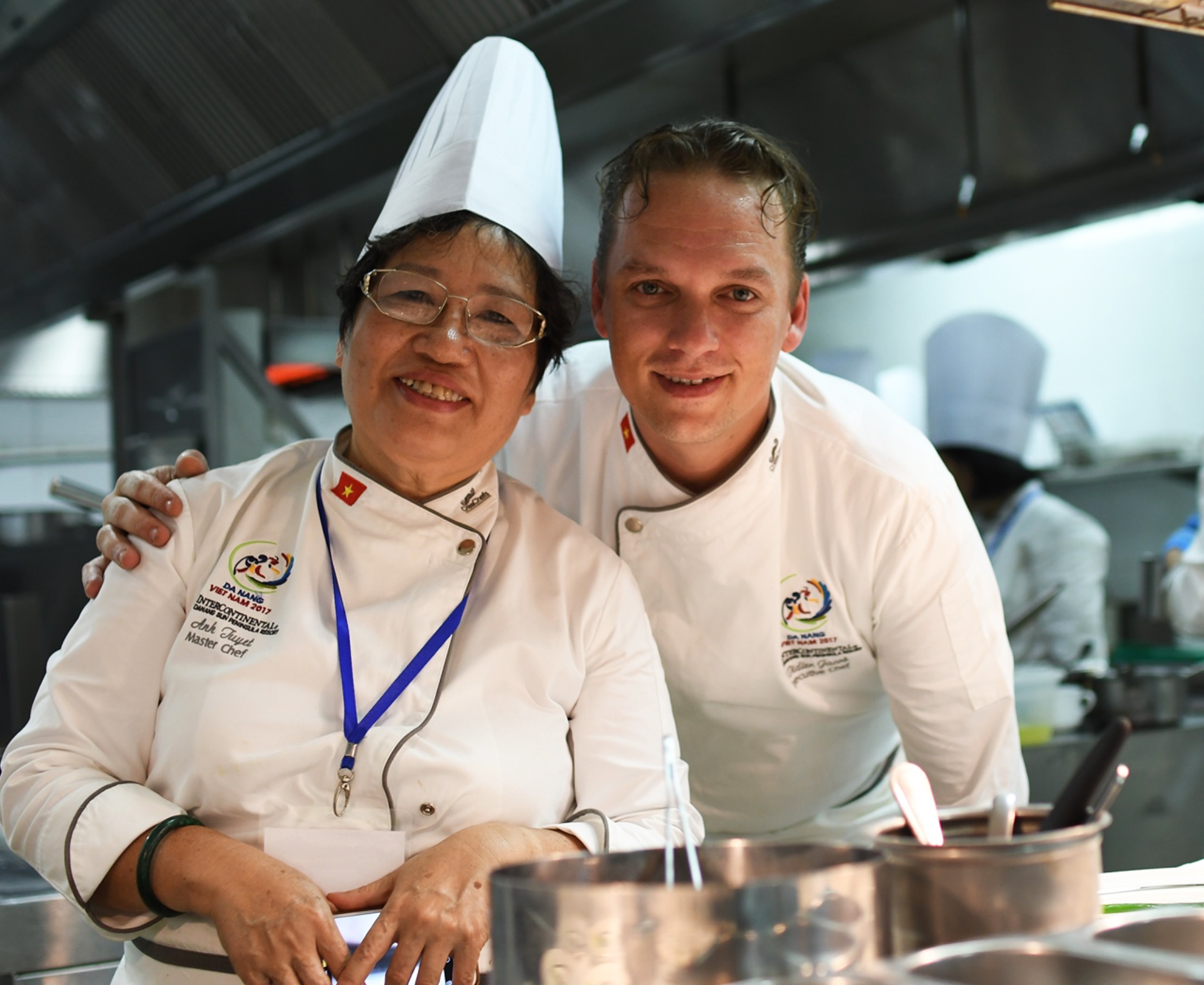 Ba me con cung vao bep phuc vu lanh dao cap cao APEC anh 10