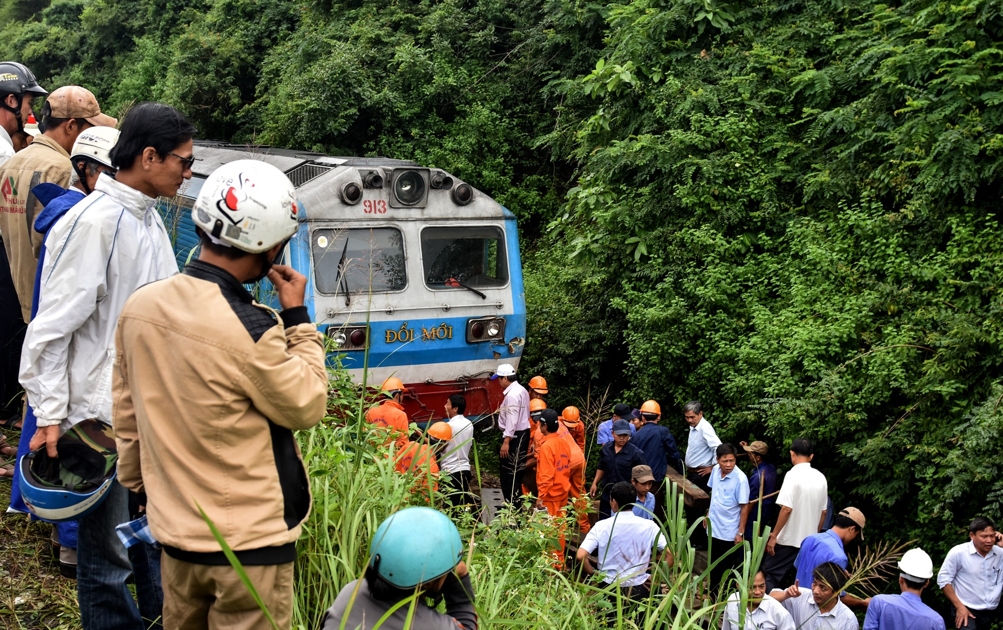 Duong sat Bac-Nam te liet anh 1