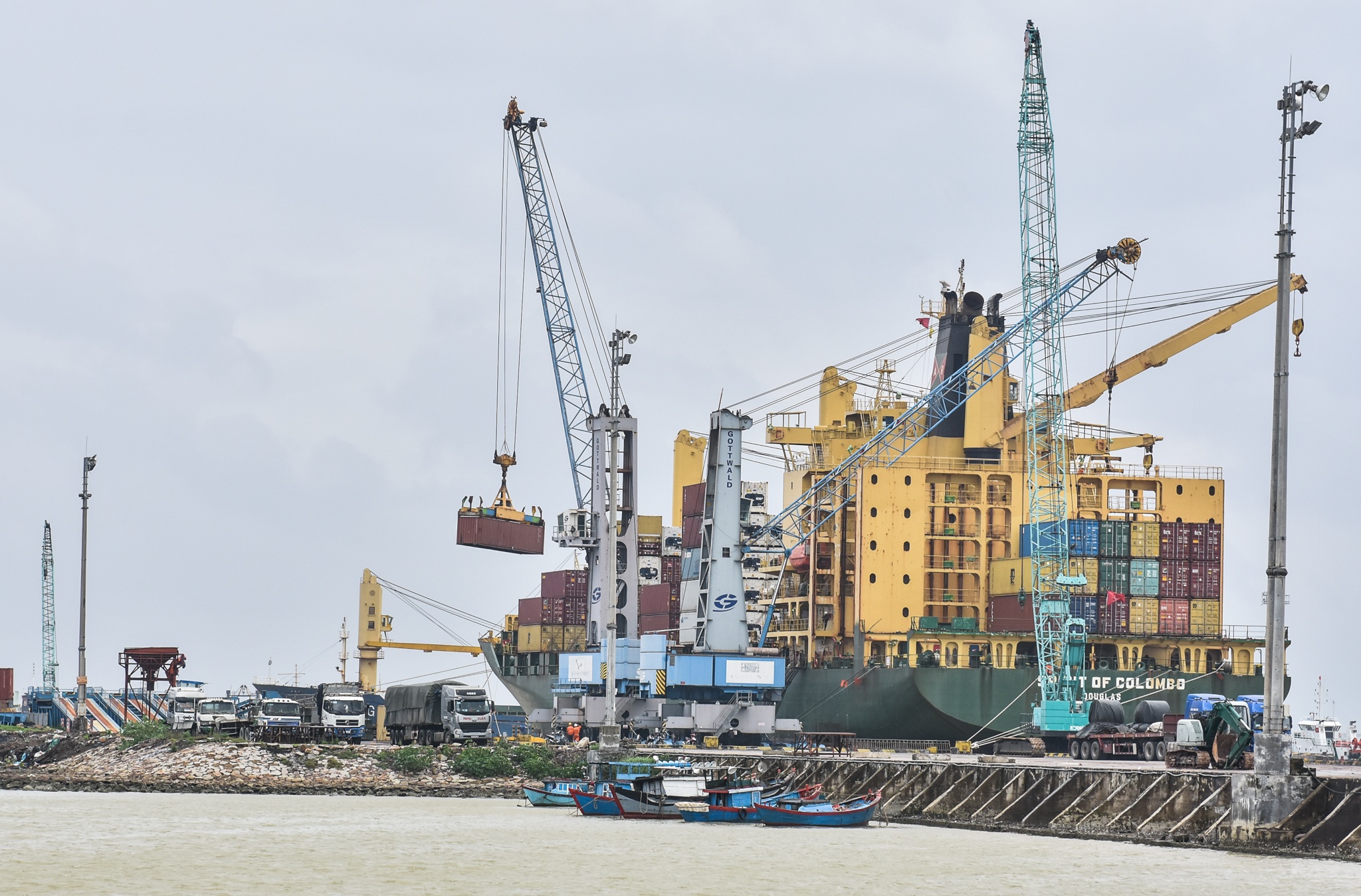 Nghia dia tau hang chim o Quy Nhon anh 14