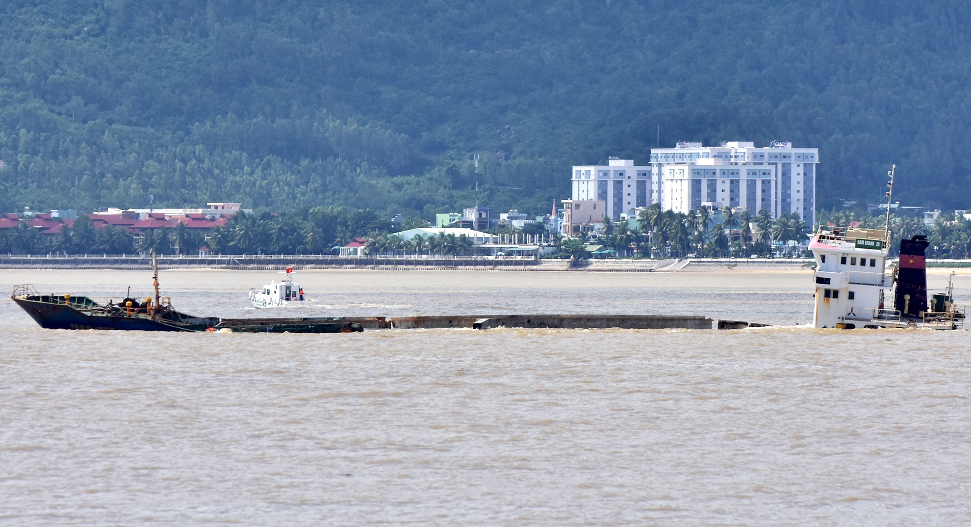 Nghia dia tau hang chim o Quy Nhon anh 2