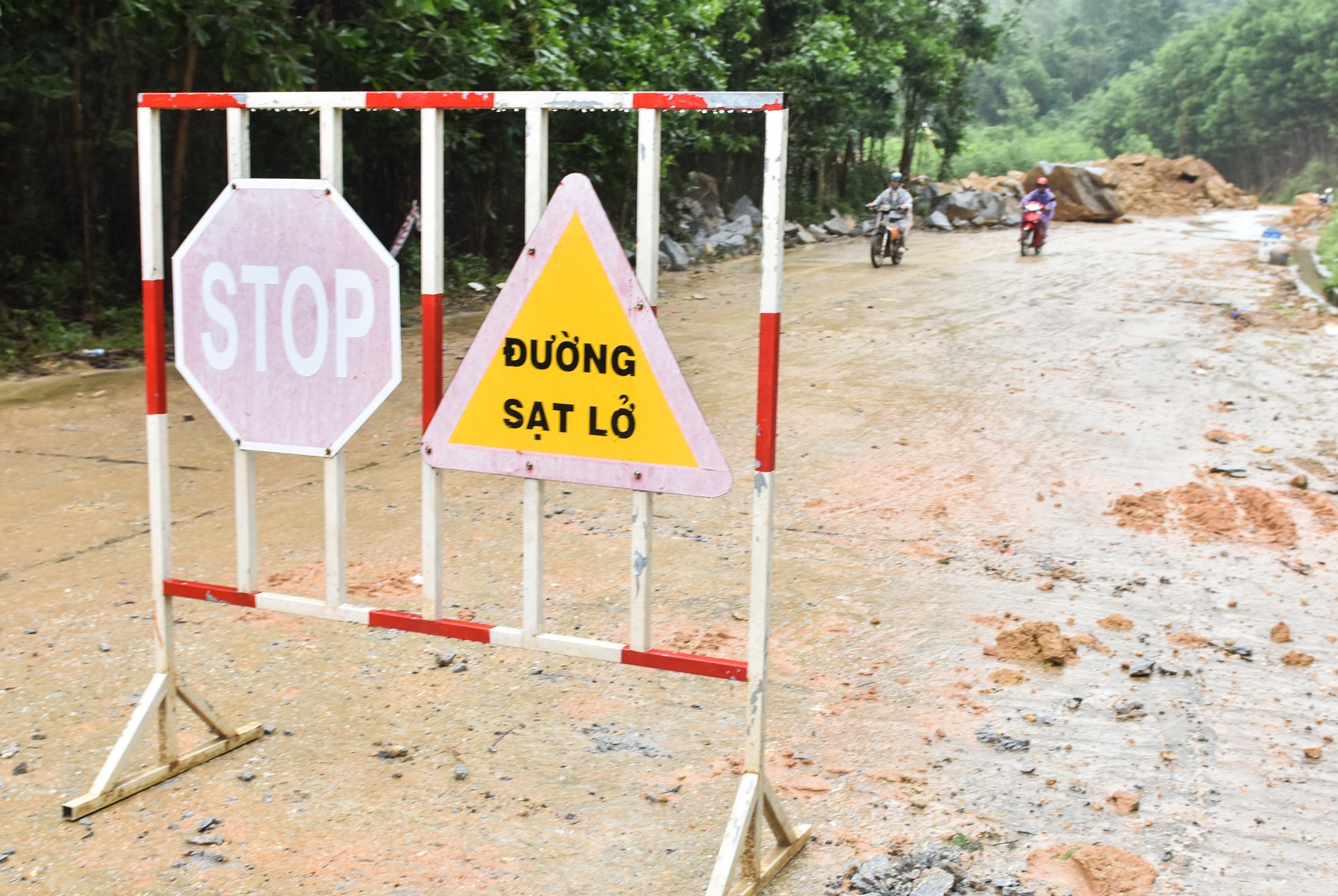 Song trong so hai duoi chan nui lo anh 13