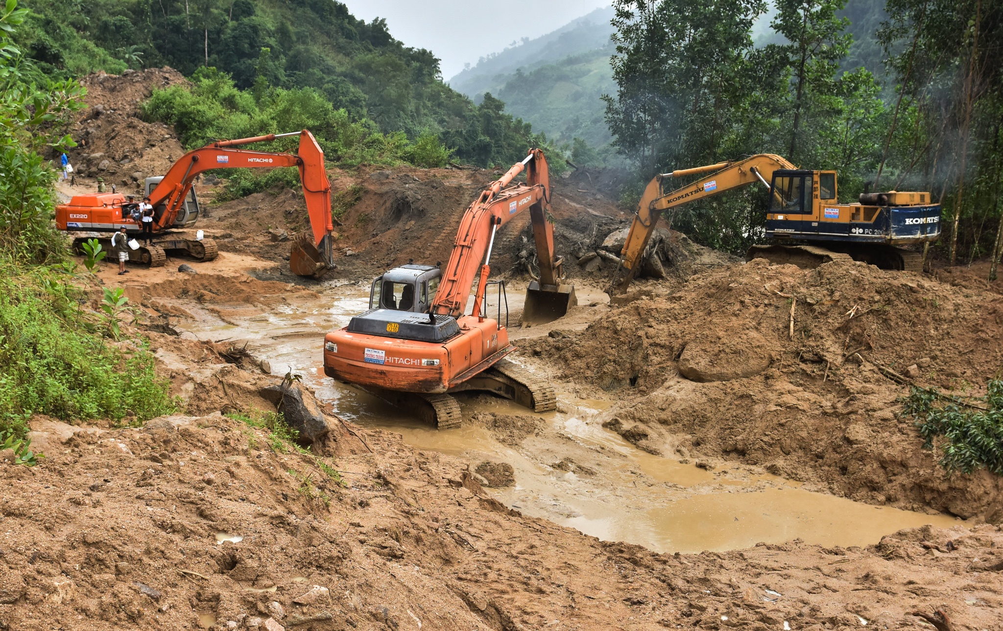 Song trong so hai duoi chan nui lo anh 15