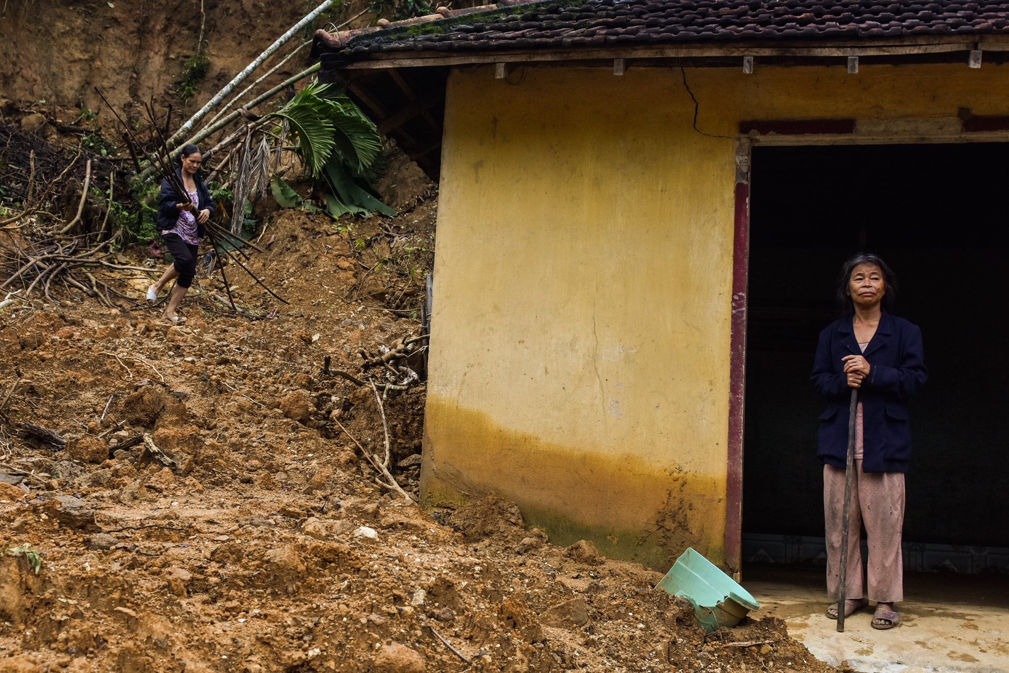 Song trong so hai duoi chan nui lo anh 3