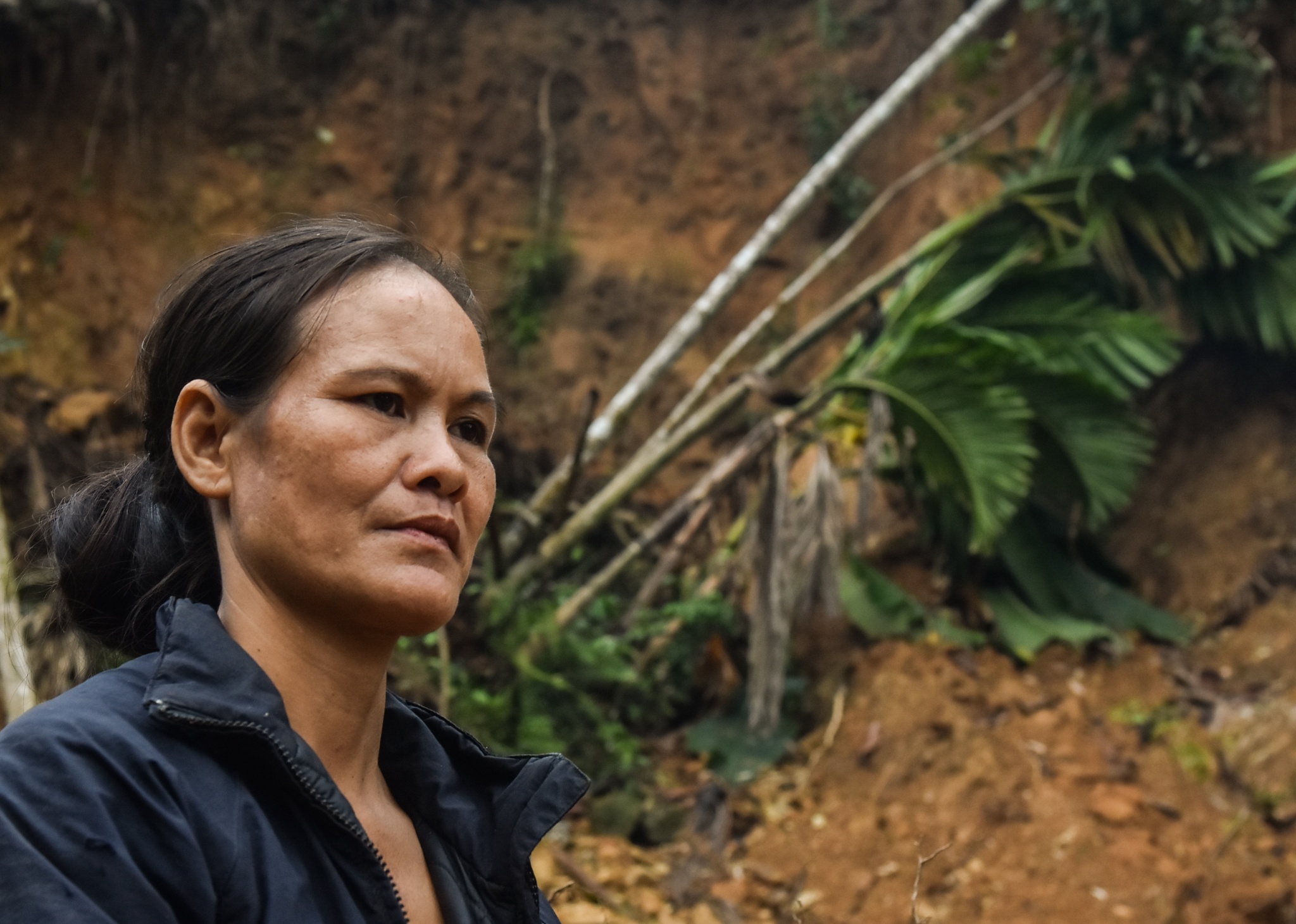 Song trong so hai duoi chan nui lo anh 4