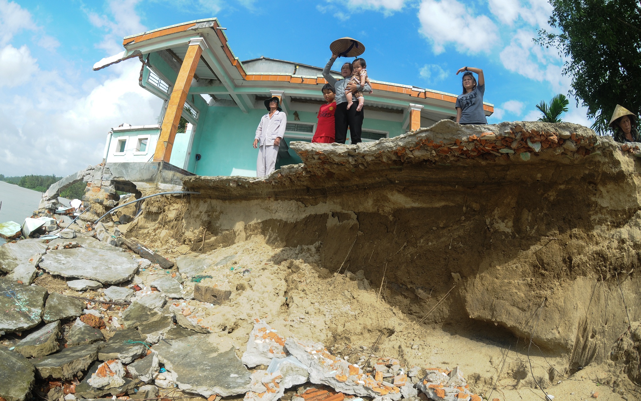 Trieu cuong nuot nha dan Quang Ngai anh 1