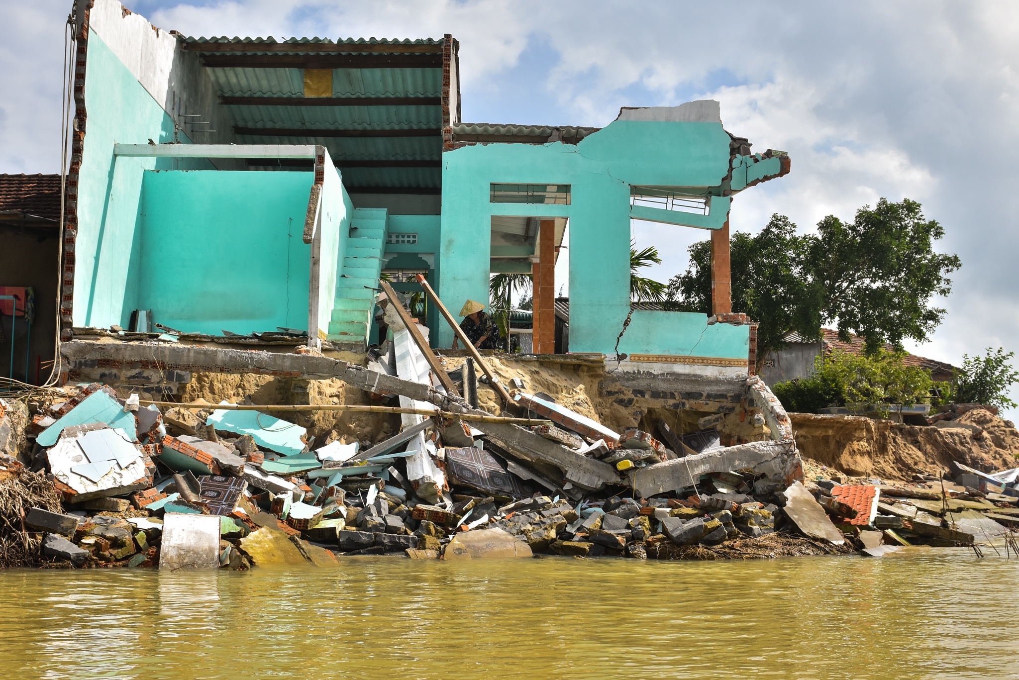 Trieu cuong nuot nha dan Quang Ngai anh 2