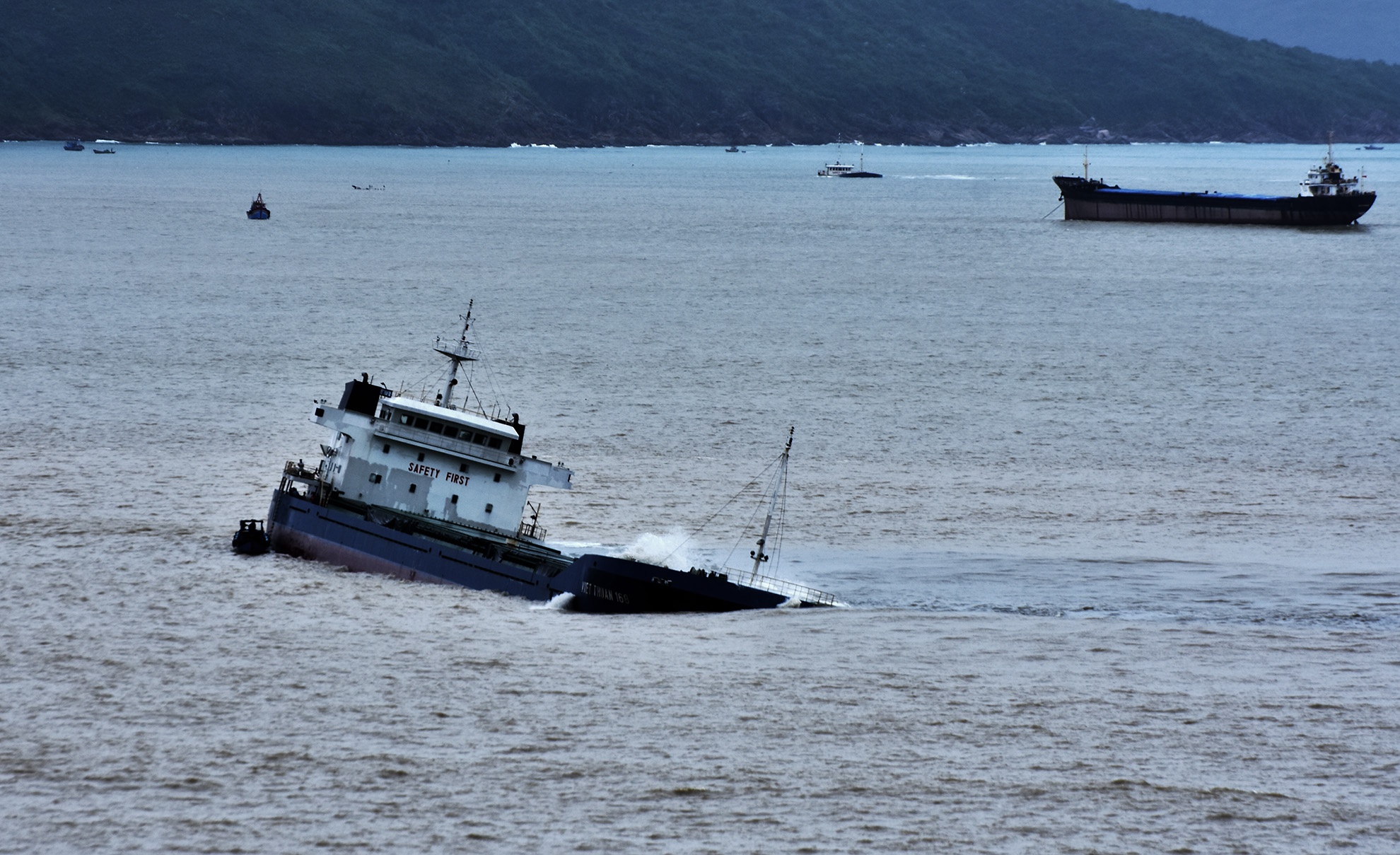 Nghĩa địa tàu hàng chìm ở Quy Nhơn ảnh 2 Nghia dia tau hang chim o Quy Nhon anh 2