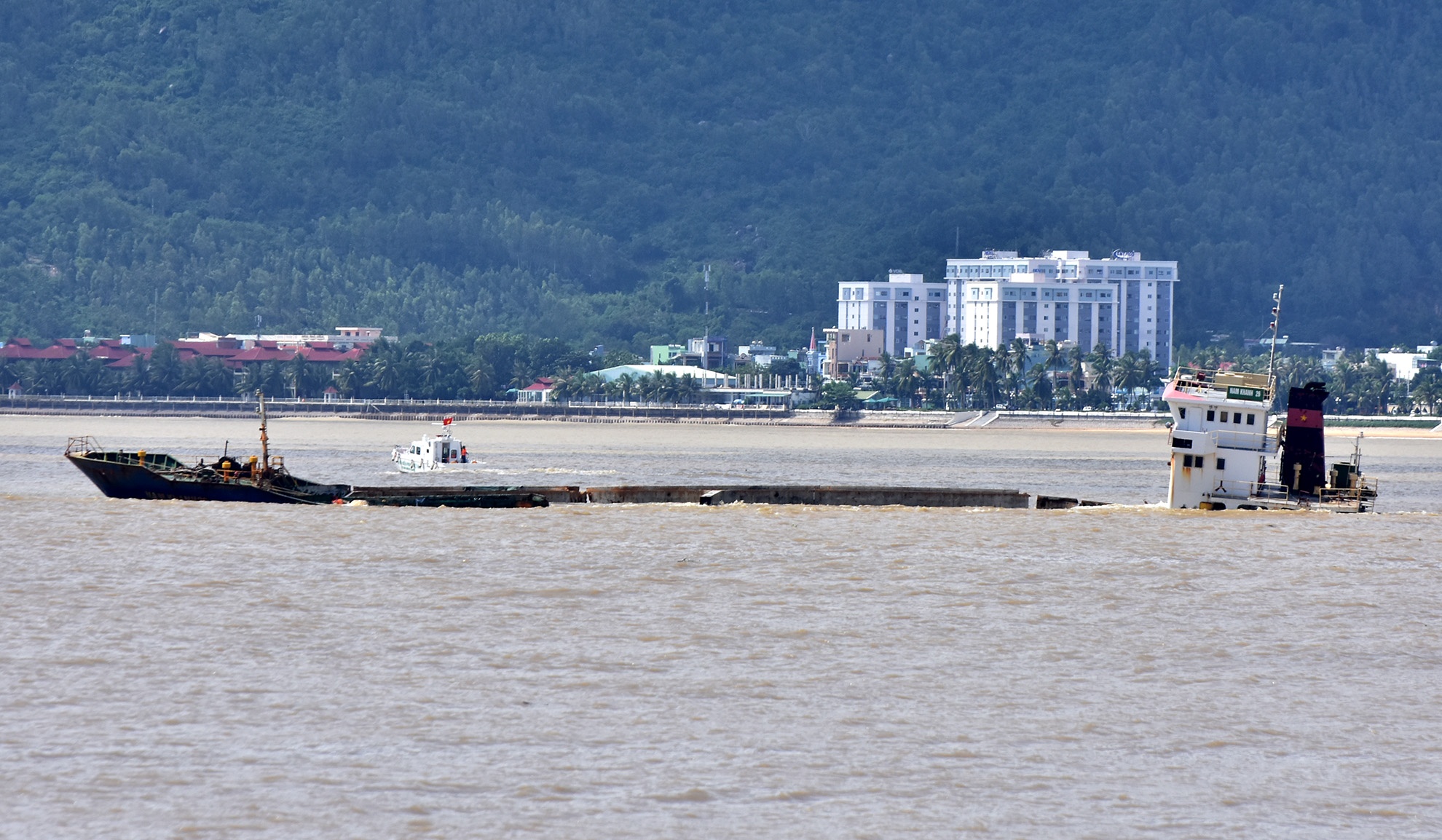 'Nghia dia' tau chim: 5 thuyen vien tau Jupiter van biet tam hinh anh