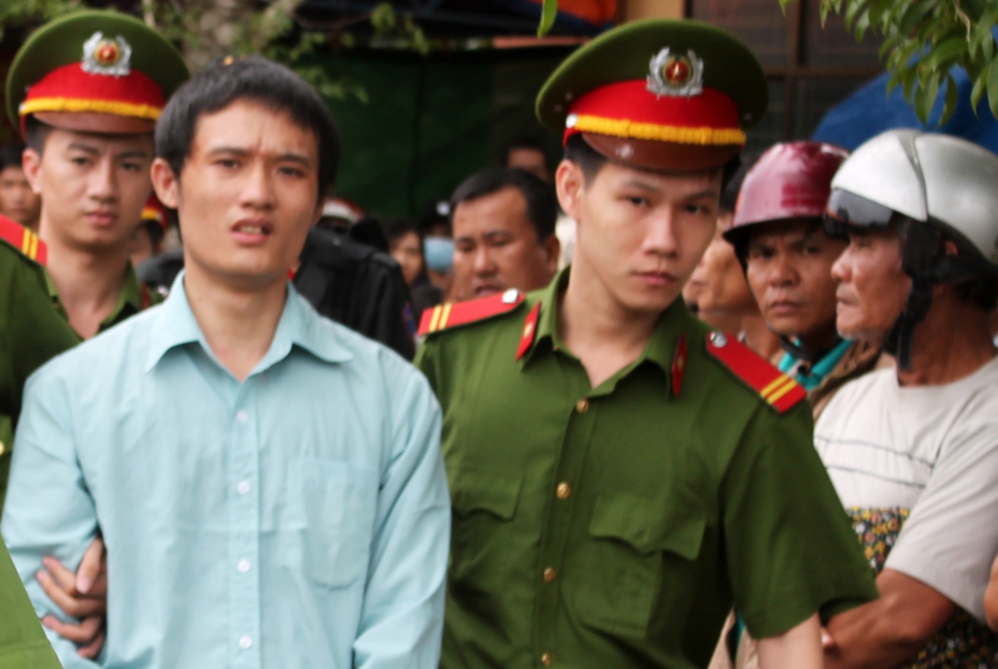 Nguoi chong dam vo vi ghen linh an chung than hinh anh