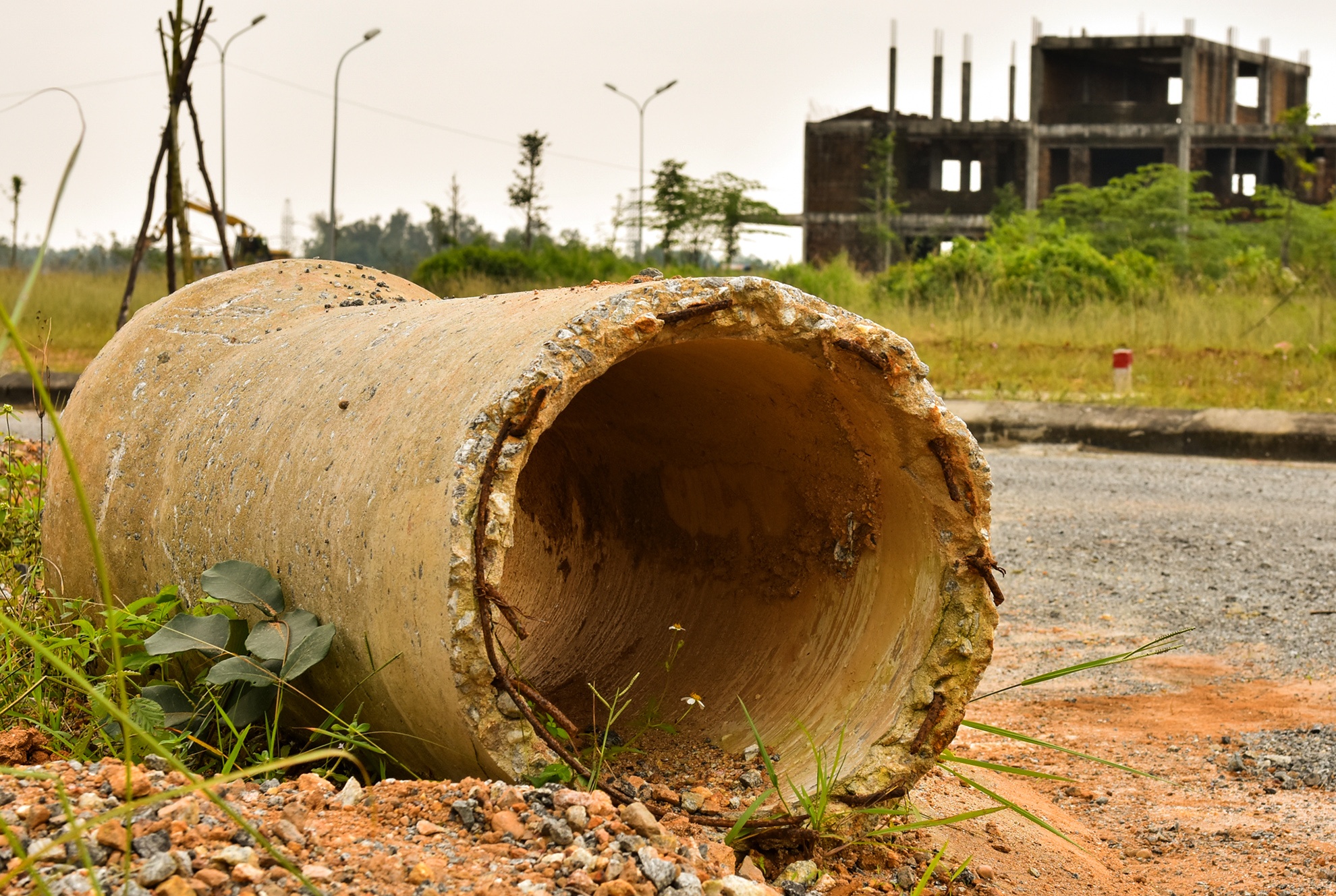 'Ton kho' hang nghin lo dat tai cac khu do thi, dan cu hinh anh