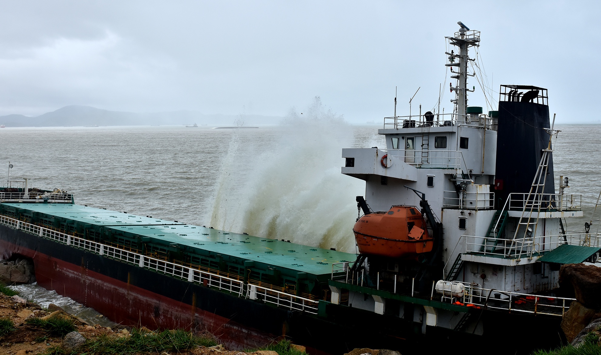 Tàu chìm ở vùng biển Quy Nhơn ảnh 2 Tau chim o vung bien Quy Nhon anh 2