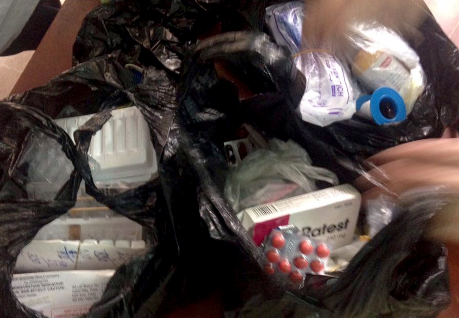 Gia danh bac si lua dao san phu anh 2