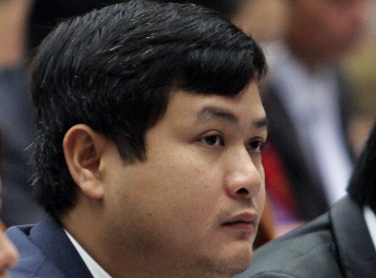 Cong bo vi pham cua cha con giam doc 30 tuoi hinh anh