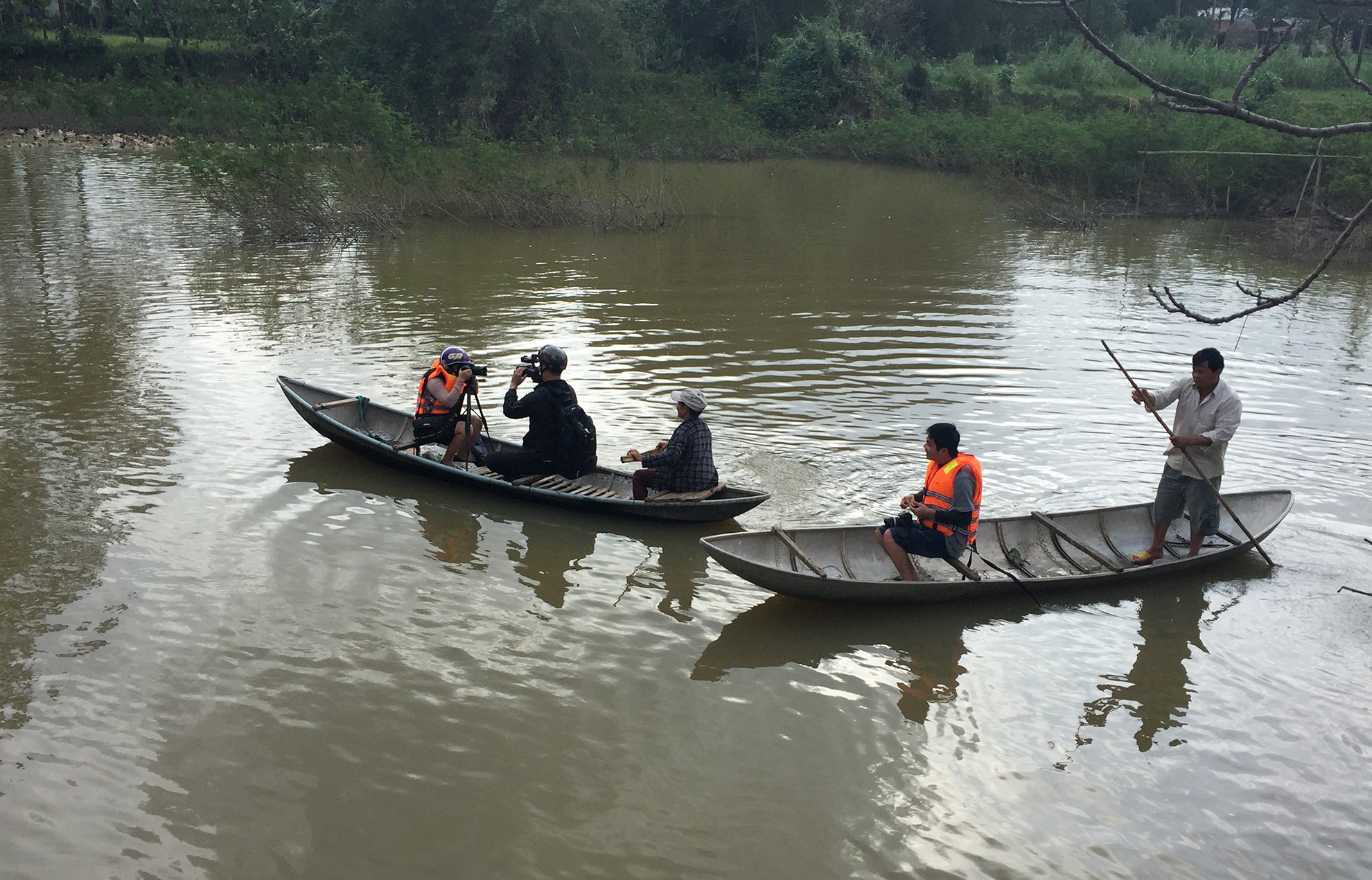 Cá chết bất thường trên sông  ảnh 2 Ca chet bat thuong tren song anh 2