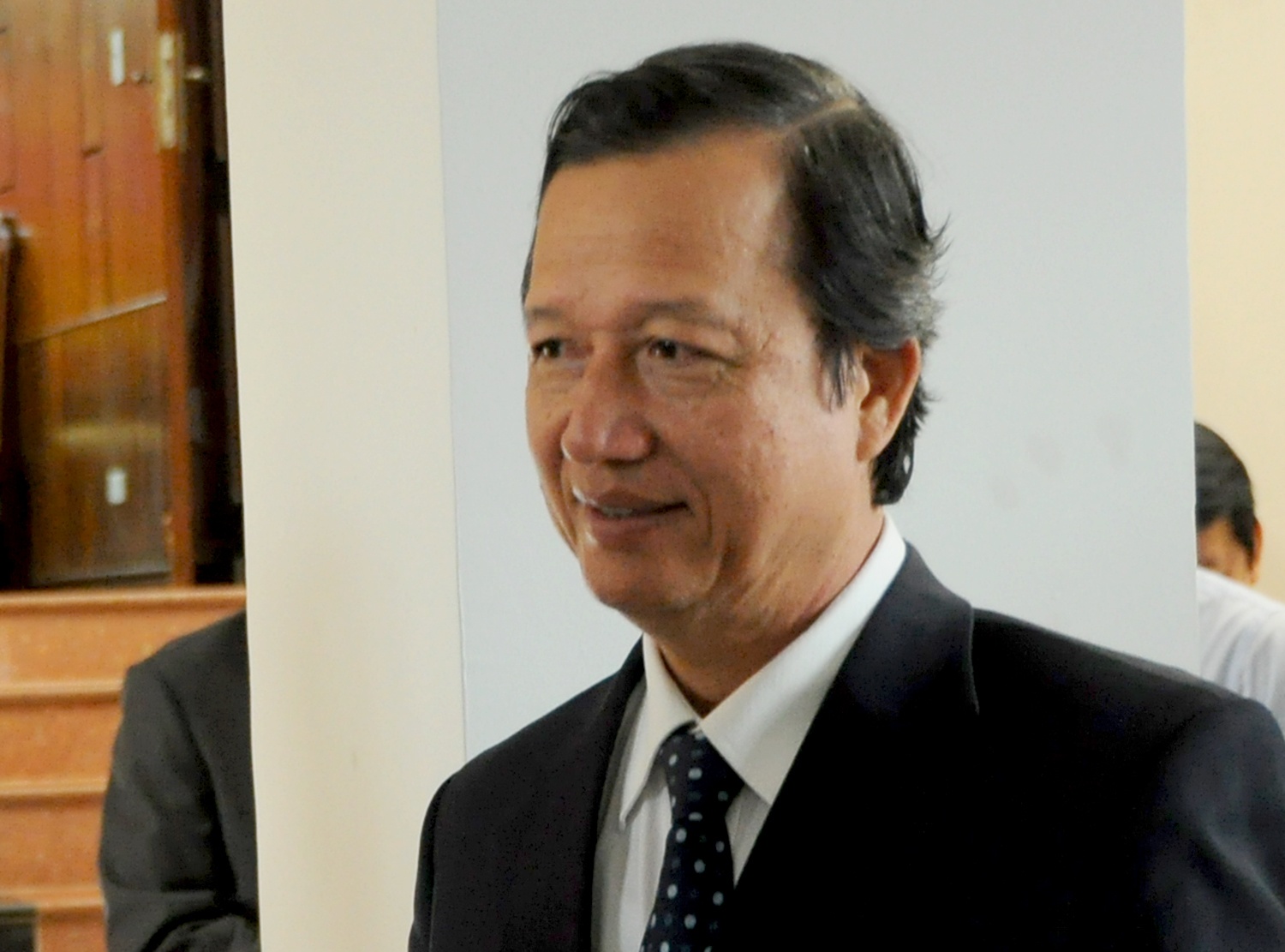 Bi thu huyen tran tinh viec bo nhiem con trai len chuc hinh anh