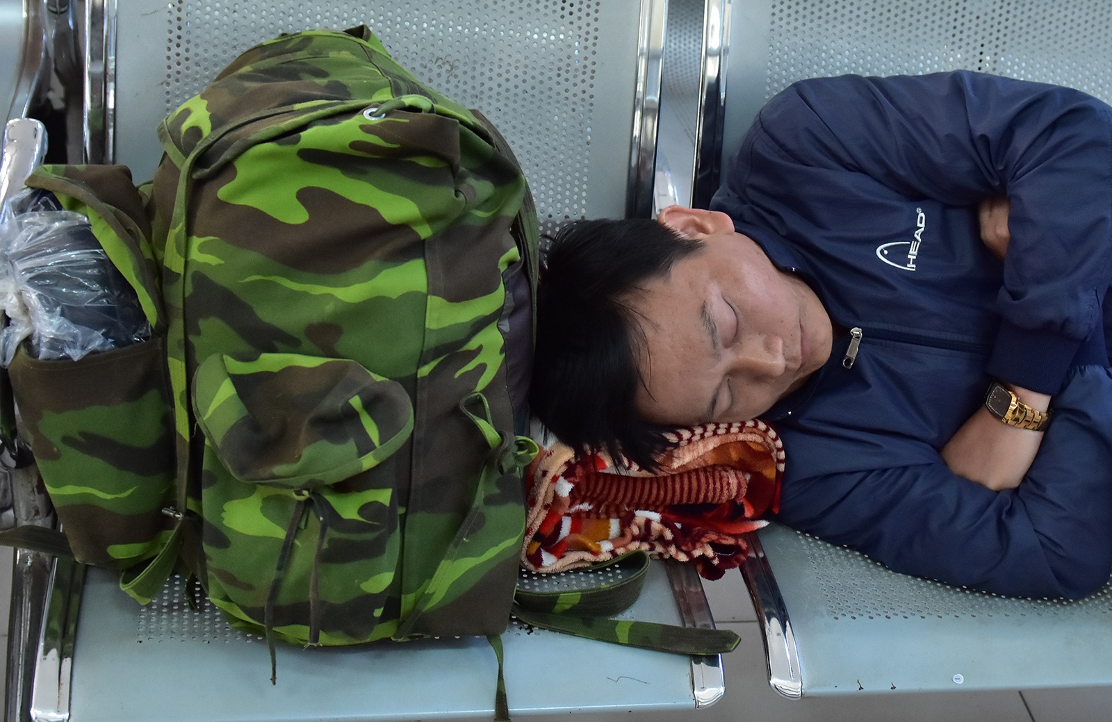 Bien dong, dan Ly Son chua co tau ra dao an Tet hinh anh