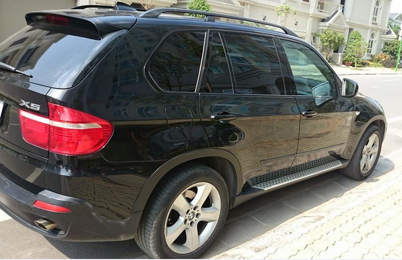 Xe BMW cho gan 100 chai ruou ngoai nhap lau hinh anh