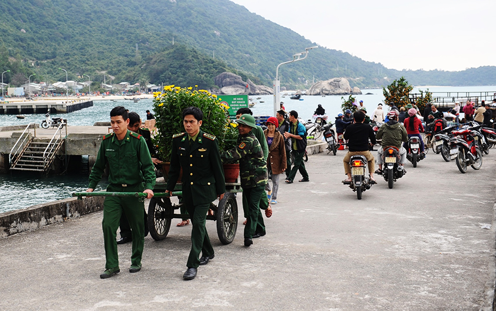 Tet tren dao Cu Lao Cham anh 8