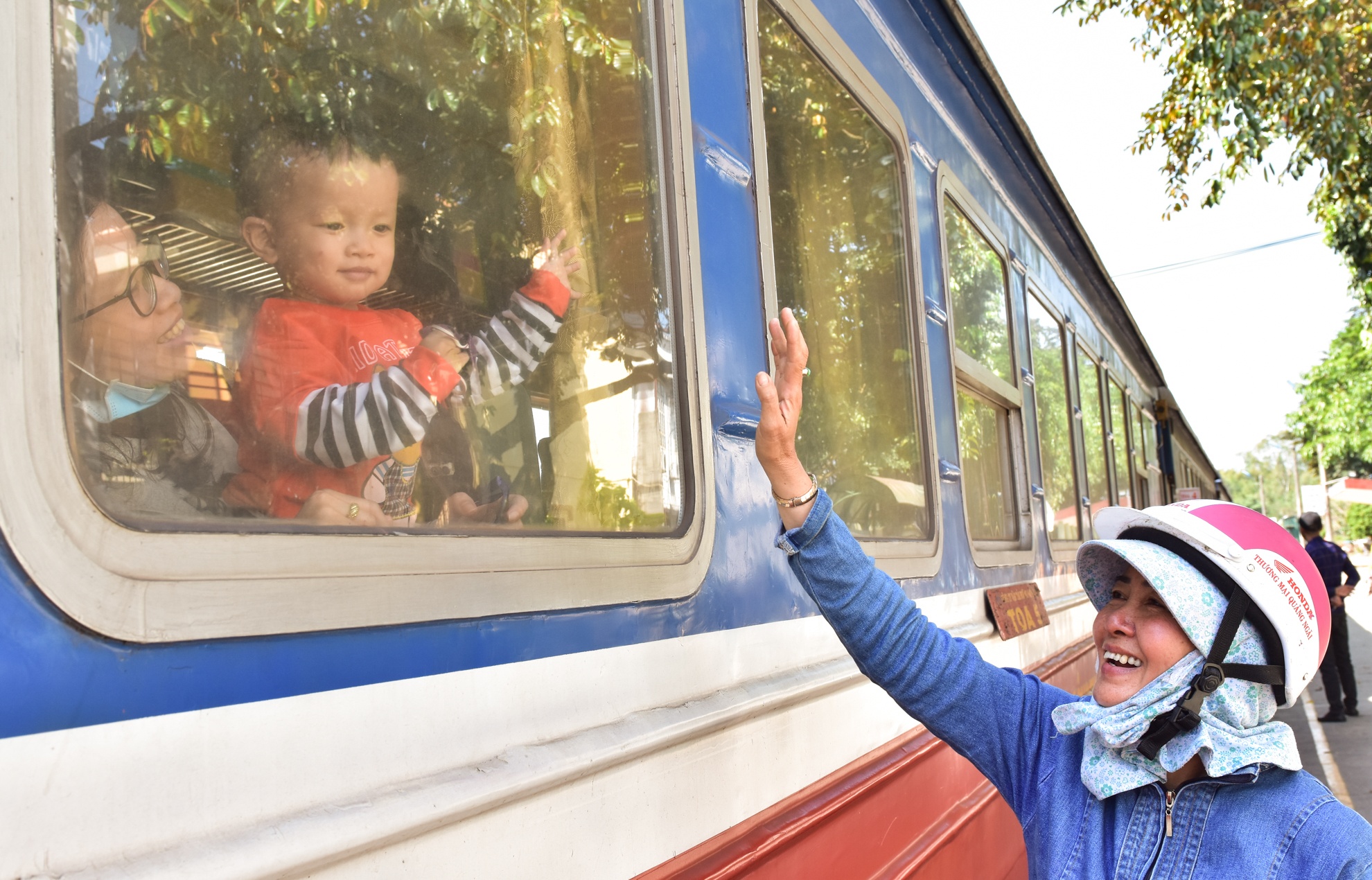 Nuoc mat ngay chia ly sau ky nghi Tet hinh anh