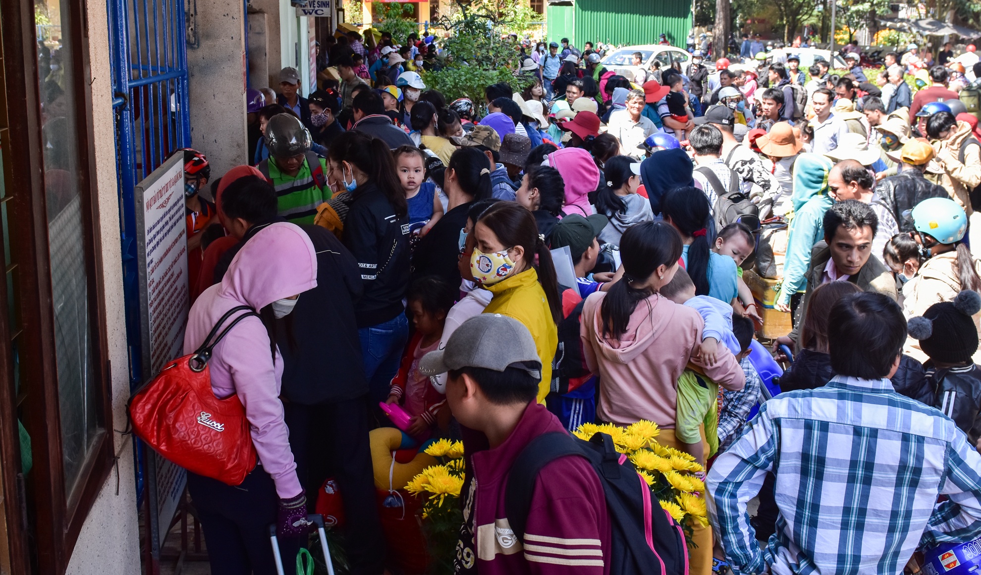 Nuoc mat ngay chia ly anh 2