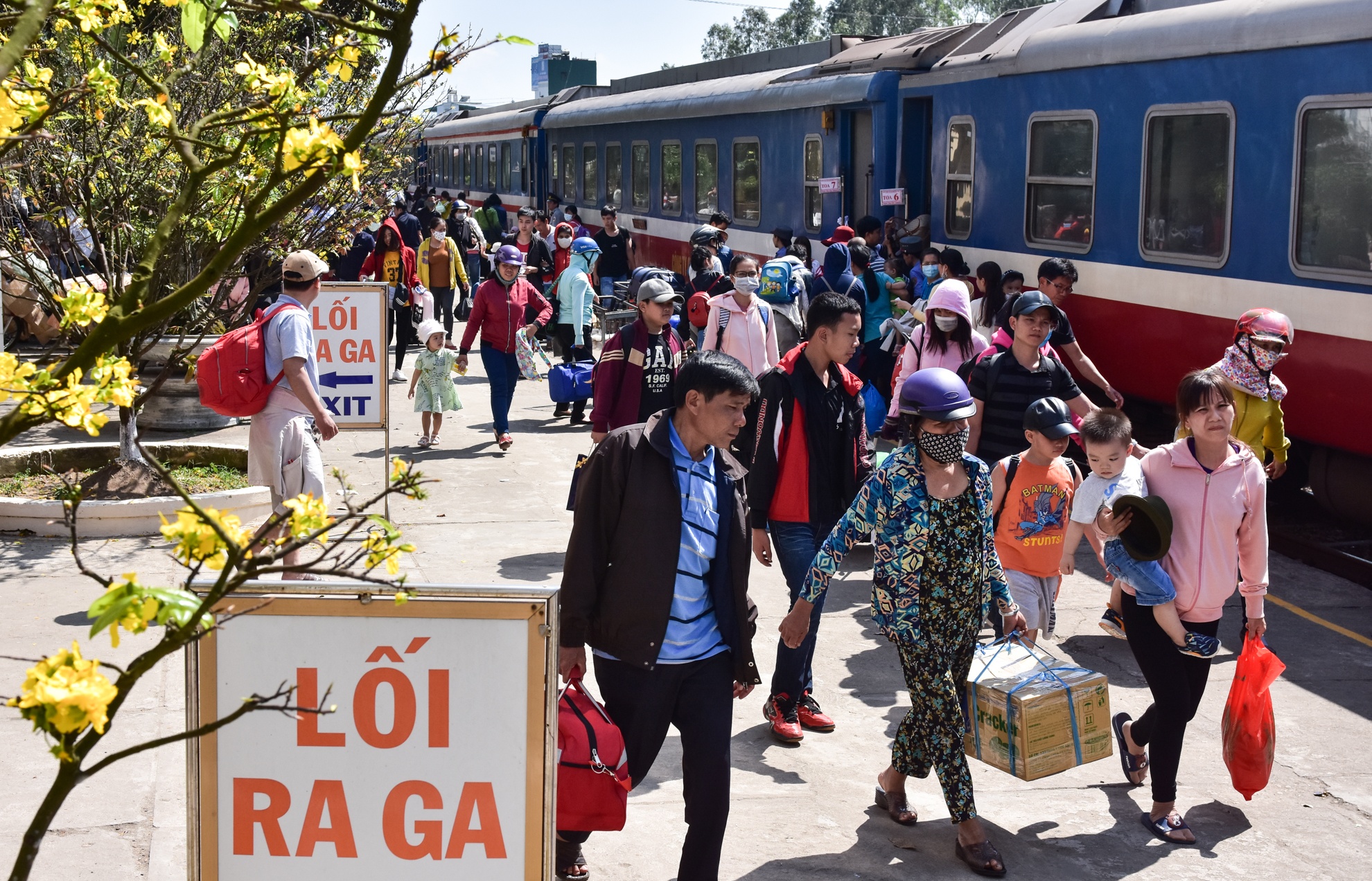 Nuoc mat ngay chia ly anh 4