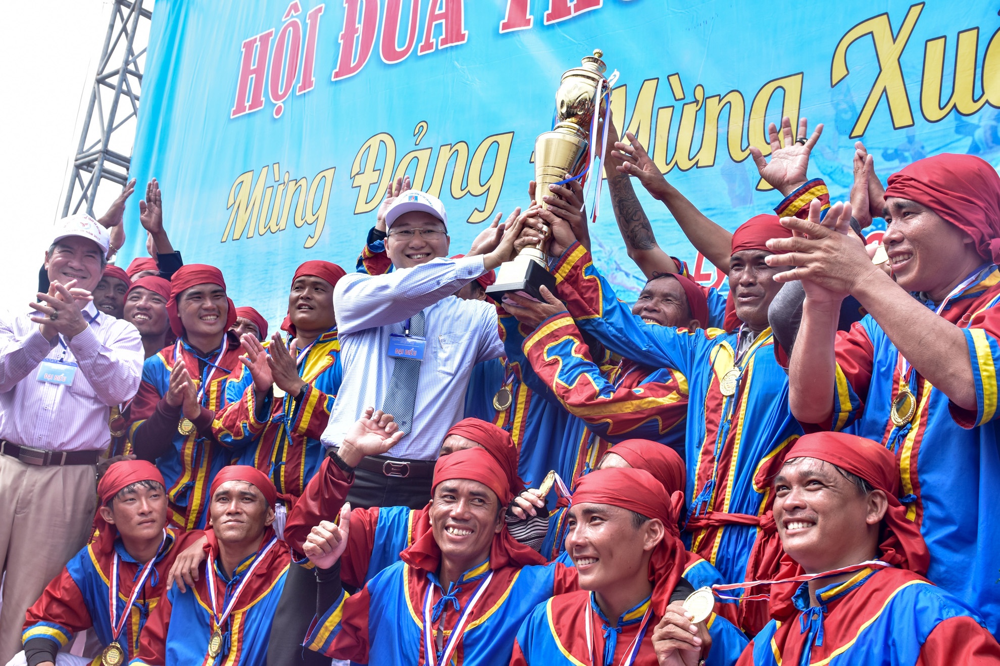 Hoi dua thuyen dau xuan Ly Son anh 9