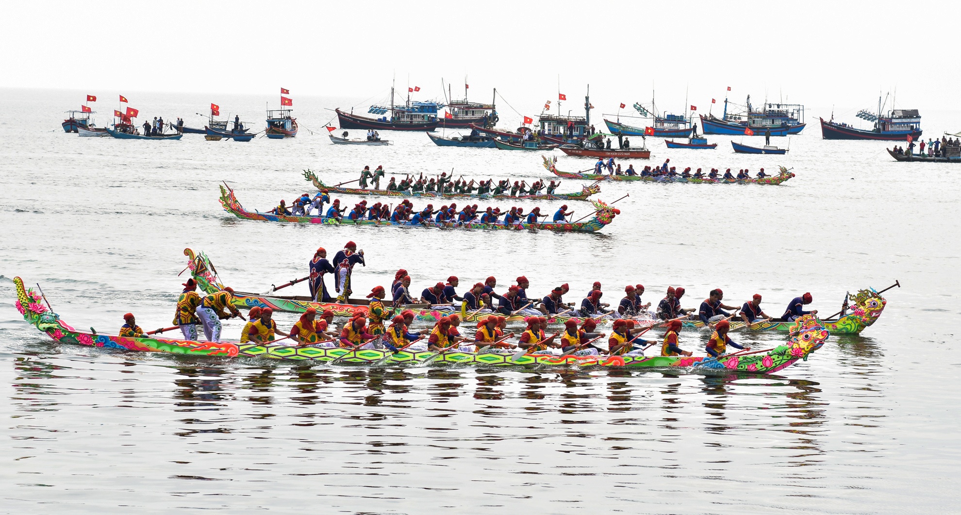 Hoi dua thuyen dau xuan Ly Son anh 4