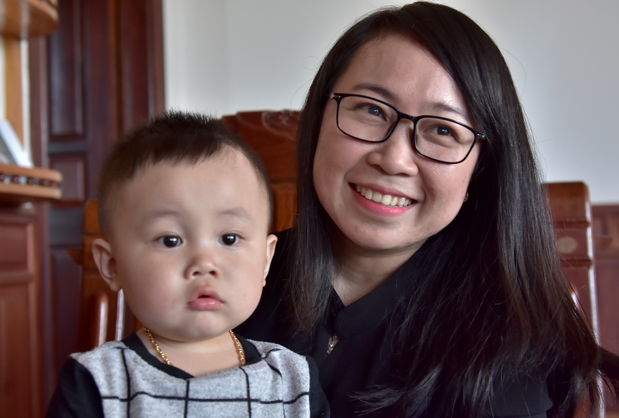 Co giao day nhac tinh nguyen mang thai ho vo chong chi gai hinh anh