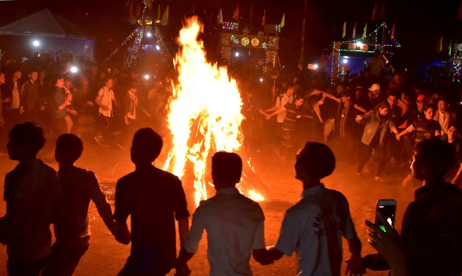Tram ban tre nhay mua tai hien hao khi 73 nam khoi nghia Ba To hinh anh