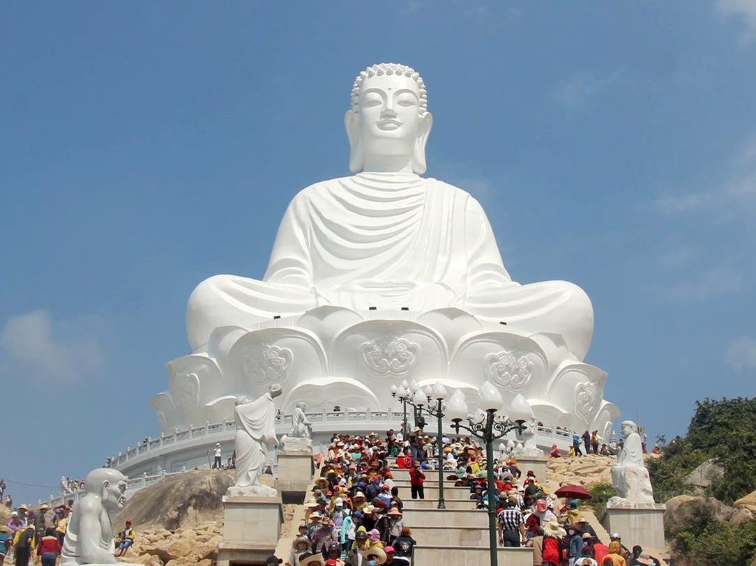 Hang nghin nguoi chiem nguong tuong phat ngoi cao nhat Dong Nam A hinh anh