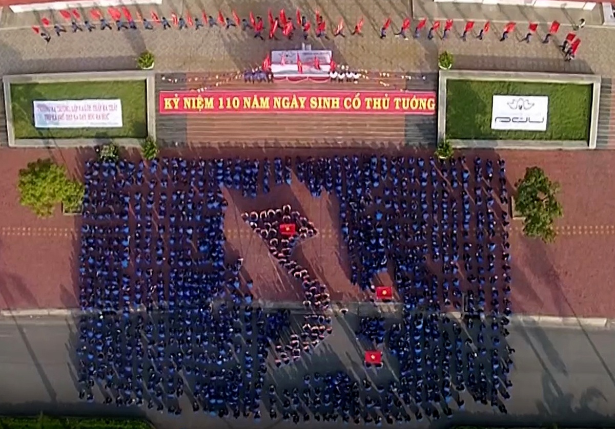 Tinh yeu bien dao trong clip hat quoc ca 'Tu hao To quoc Viet Nam' hinh anh