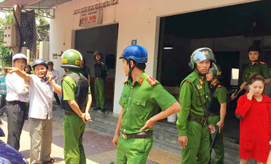 Bat 2 nghi can tham gia vu ban chet nguoi, thu duoc 3 khau sung hinh anh