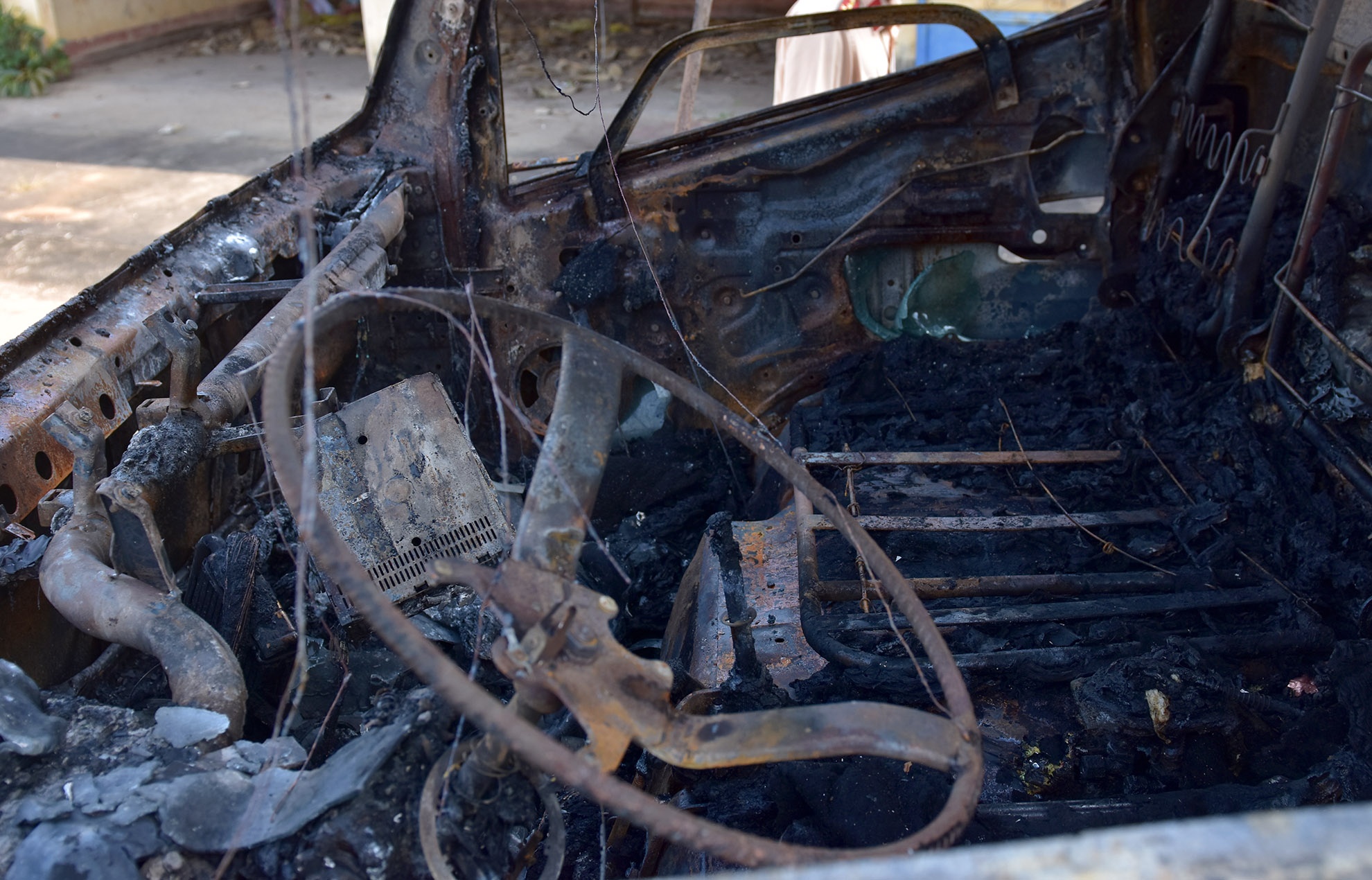 Cháy xe tải trên quốc lộ ảnh 2 Chay xe tai tren quoc lo anh 2